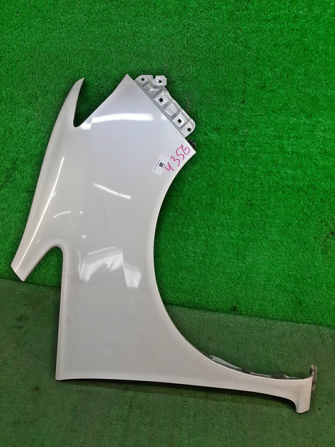 Крыло правое переднее NISSAN SERENA C26 4356 1 ракурс