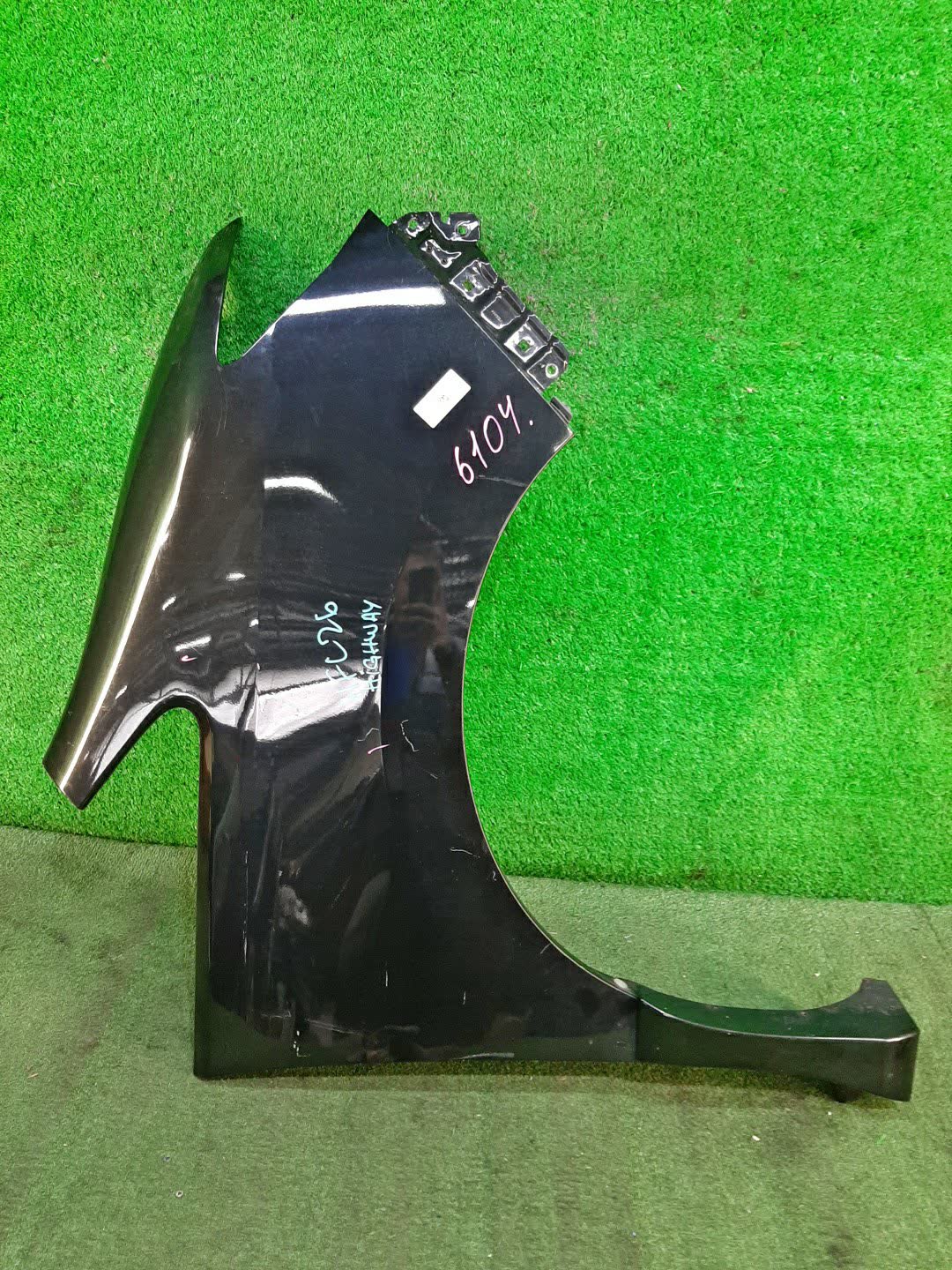 Крыло правое переднее NISSAN SERENA C26 6104 1 ракурс