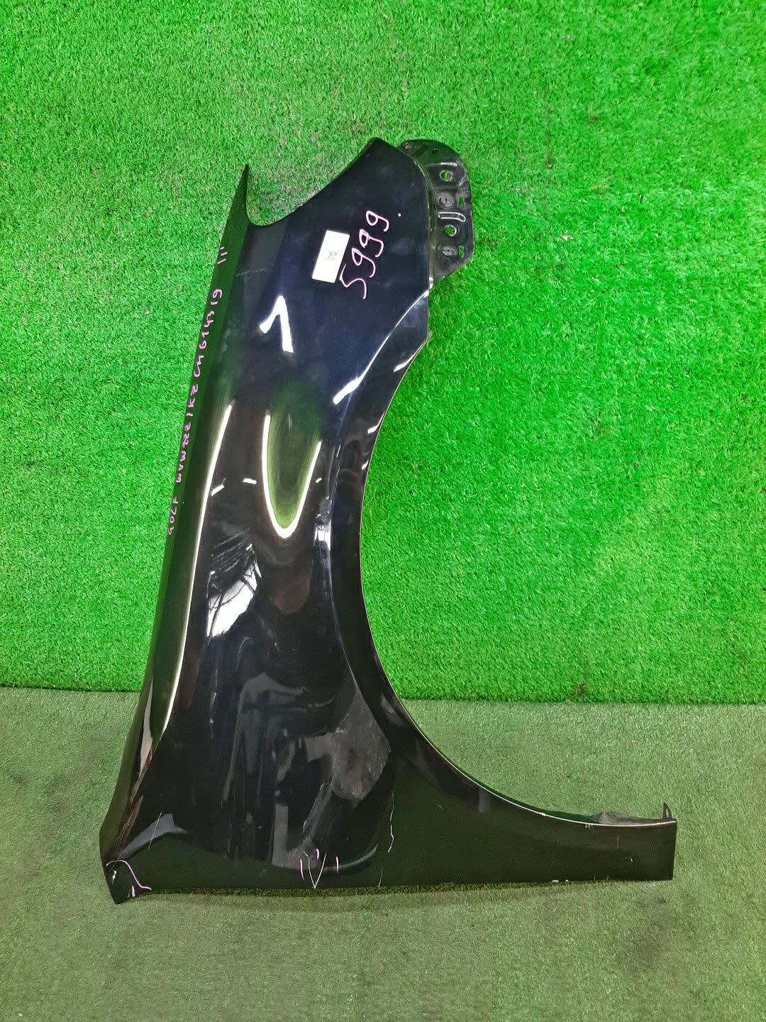 Крыло правое переднее VOLKSWAGEN GOLF 5K1, MK6, AJ5 1K9821022 1 ракурс