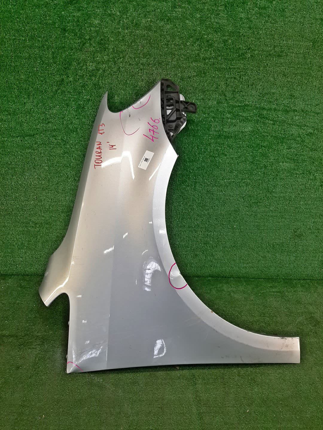 Крыло правое переднее VOLKSWAGEN TOURAN 1T3 1T0821022D 1 ракурс