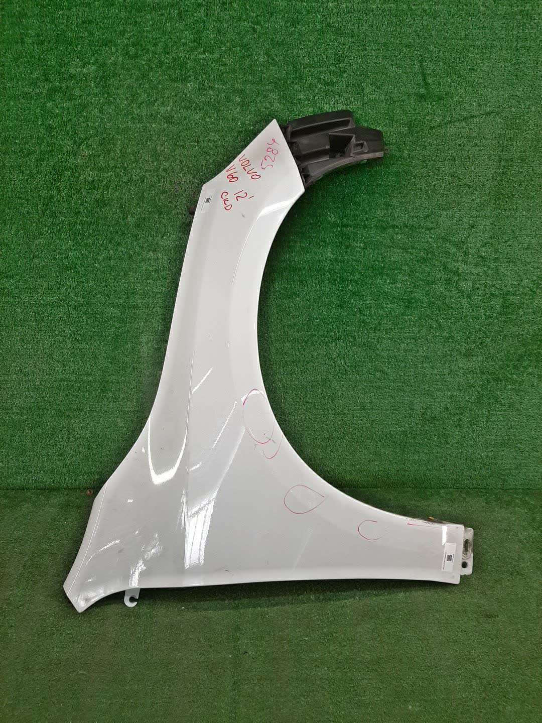 Крыло правое переднее VOLVO V60, S60 FW45, FW47, FW, FW52, FW48, FW90, FS44, FS47, FS40, FS45, FS70, FS, Y20, FS48, FS84, FS90 5284 4 ракурс