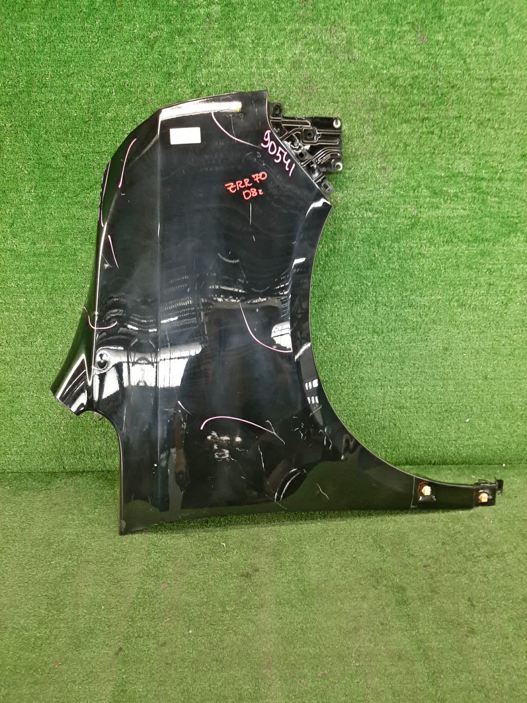 Крыло правое переднее TOYOTA VOXY ZRR75W, ZRR70W, ZRR75G, ZRR70G 90541 1 ракурс
