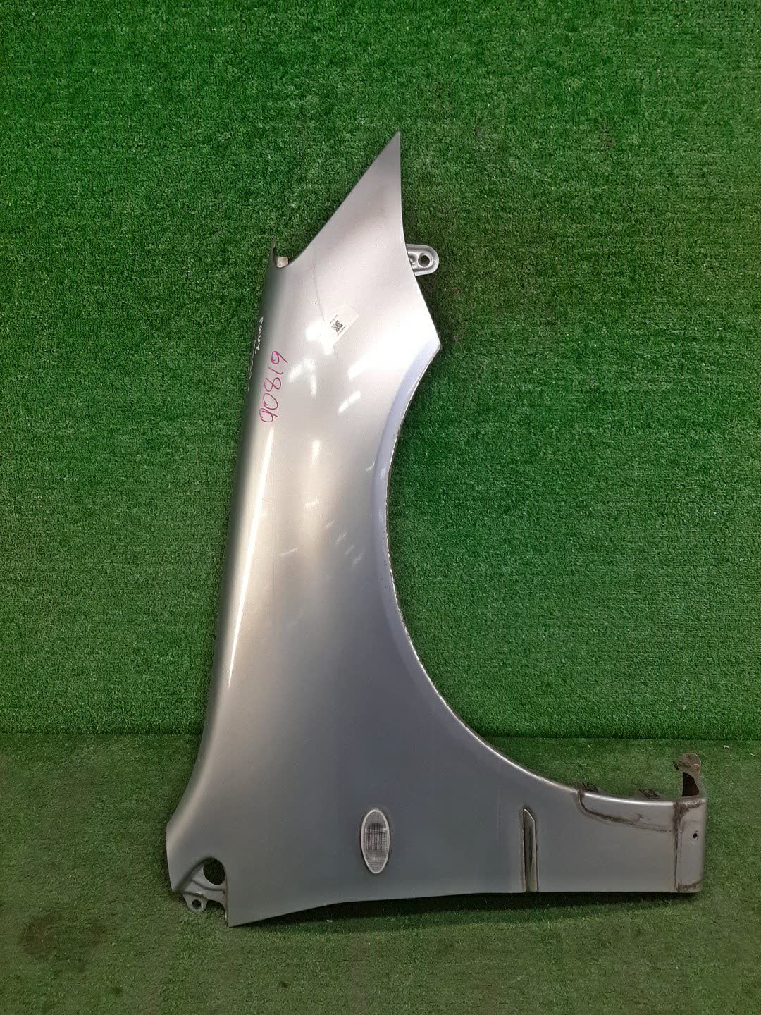 Крыло правое переднее MITSUBISHI LANCER CEDIA, LANCER CS2A, CS5W, CS5A, CS3W, CS9W, CS9A, CS1A, CS2W, CS2V, CS3A, CS6A 90819 1 ракурс