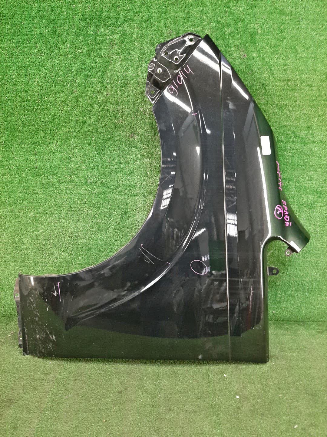 Крыло левое переднее TOYOTA SPADE NCP141, NSP140, NSP141, NCP145 91014 1 ракурс