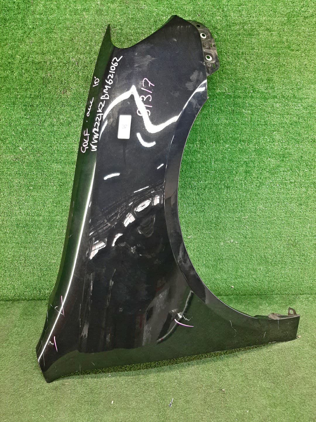 Крыло правое переднее VOLKSWAGEN GOLF 5K1, MK6, AJ5 1K9821022 1 ракурс