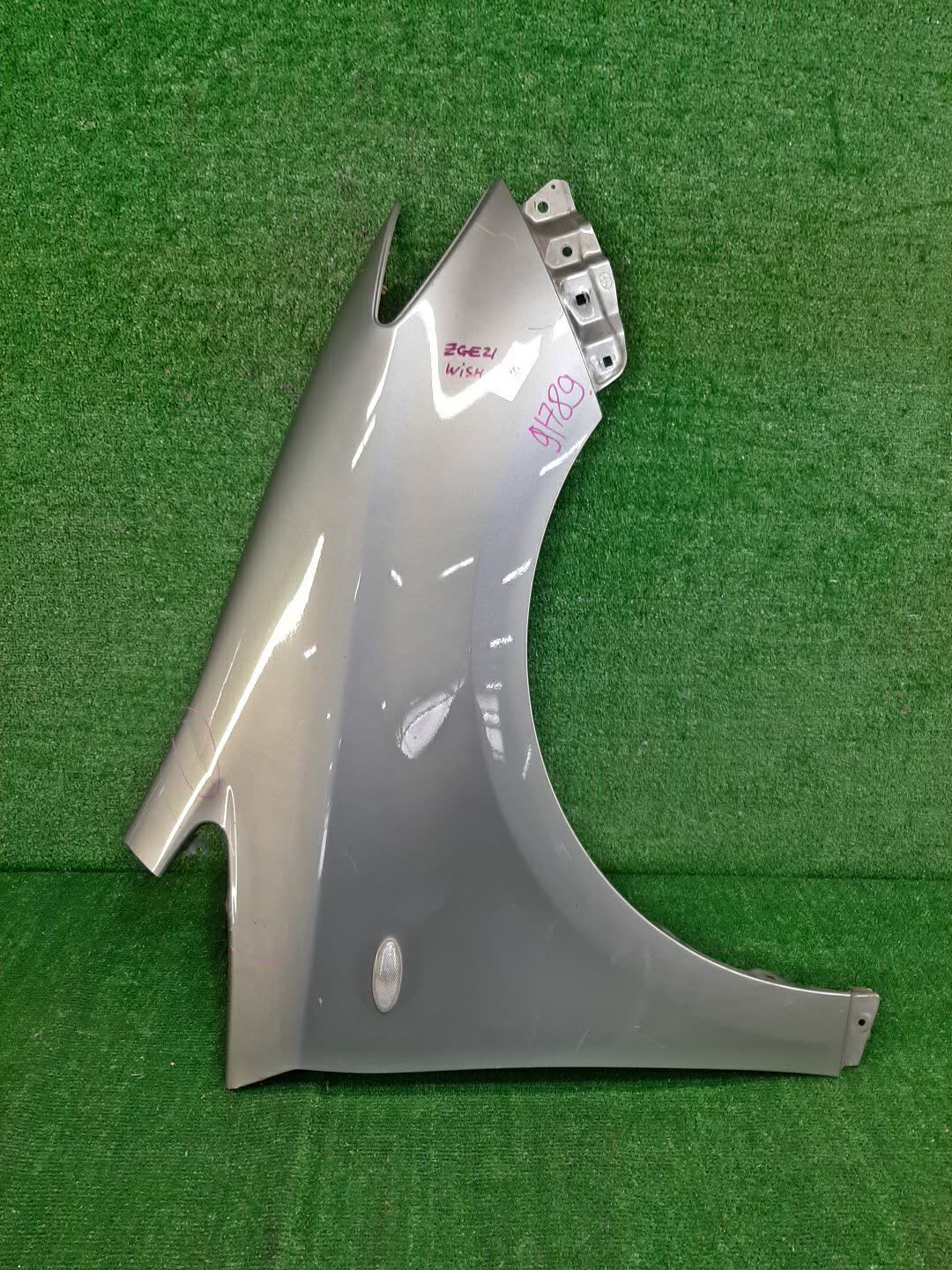 Крыло правое переднее TOYOTA WISH ZGE20W, ZGE20G, ZGE25W, ZGE21G, ZGE22W, ZGE25G X 1 ракурс