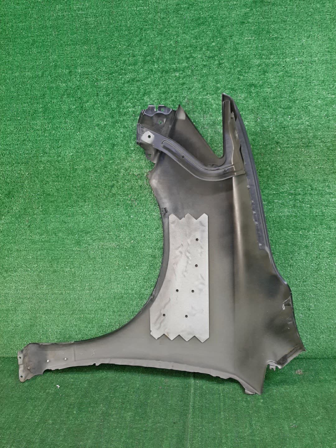 Крыло правое переднее NISSAN ELGRAND E52 92079 5 ракурс
