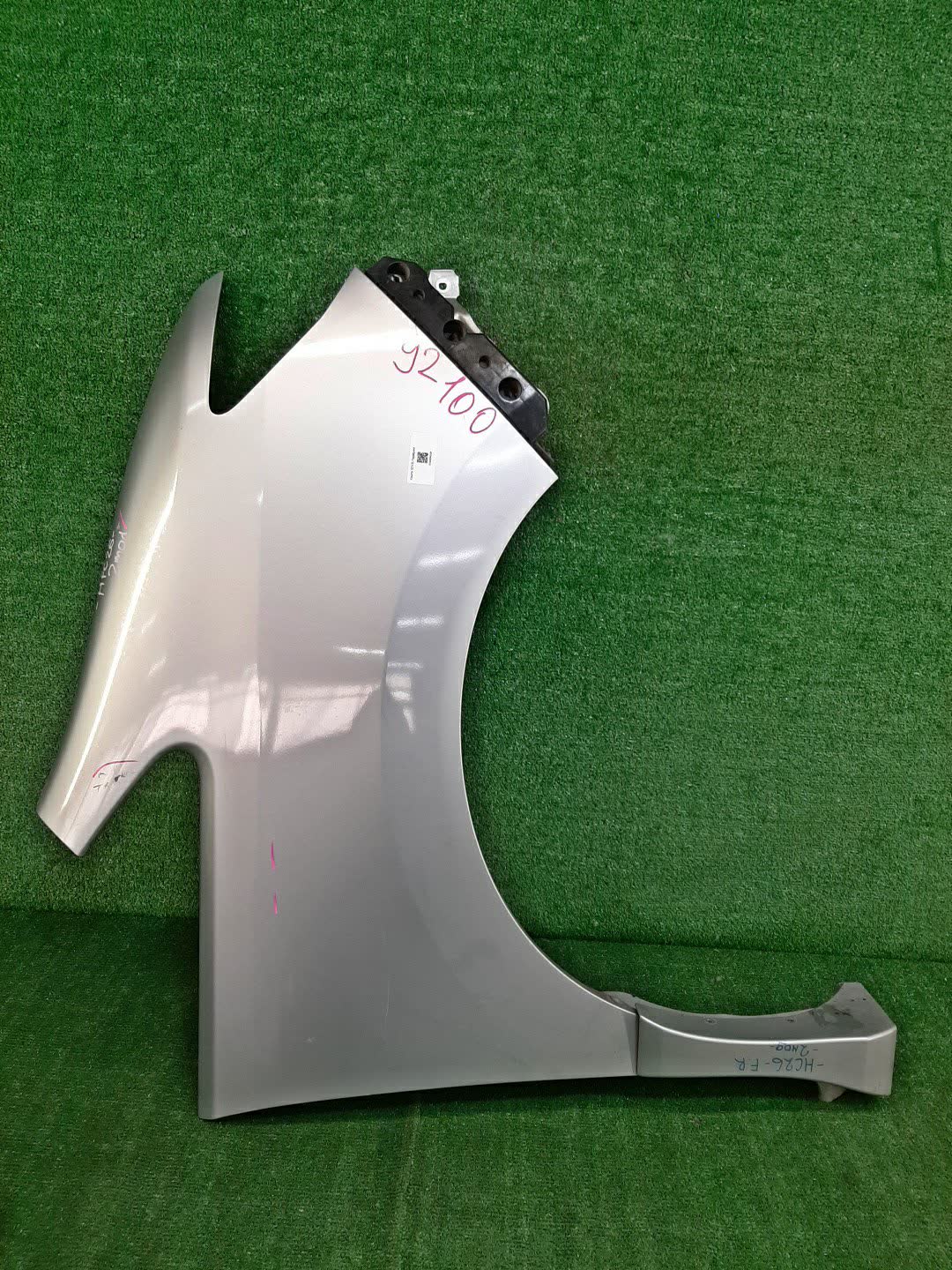 Крыло правое переднее NISSAN SERENA HC26 92100 1 ракурс
