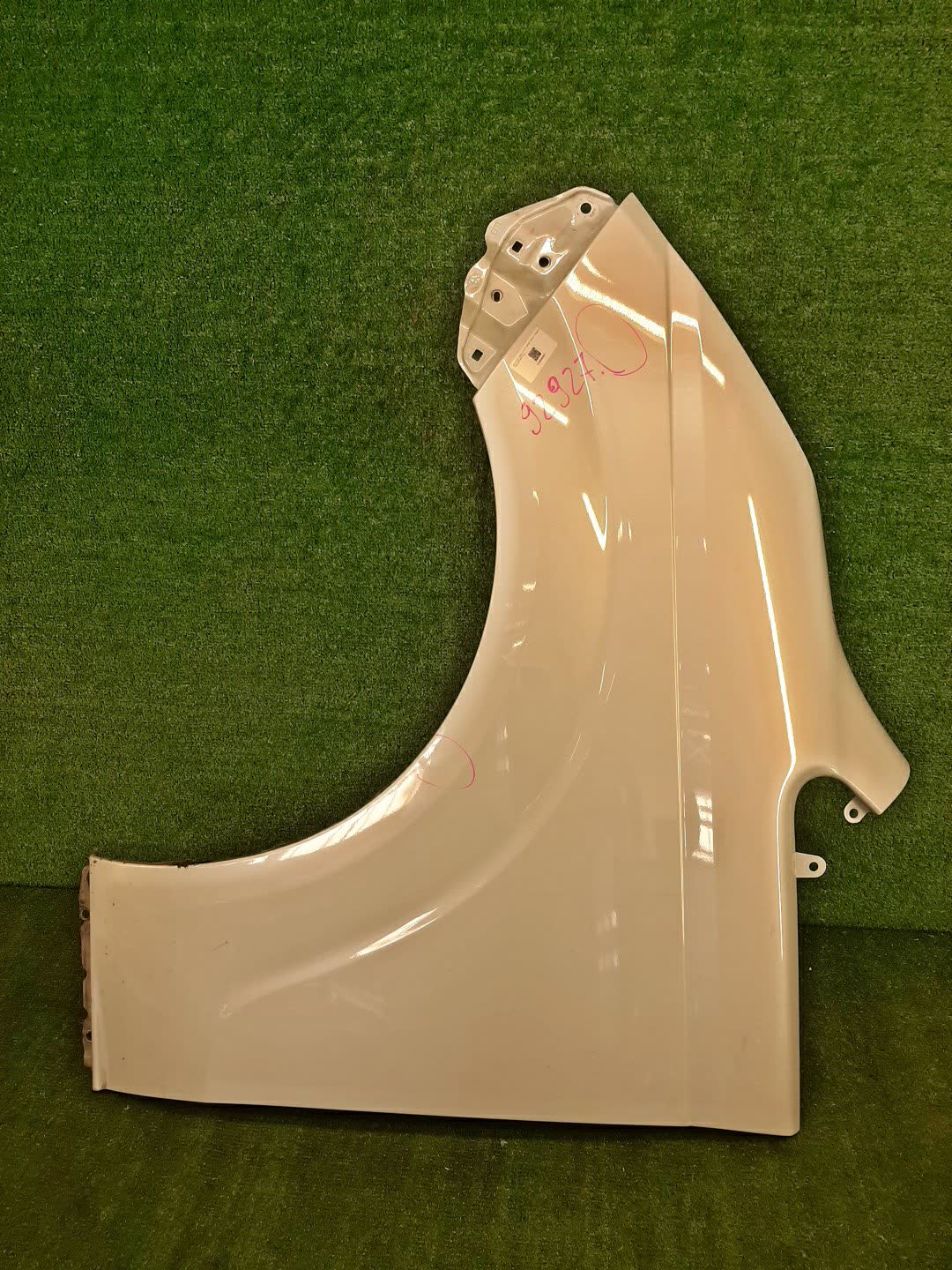 Крыло левое переднее TOYOTA SPADE NCP141, NSP140, NSP141, NCP145 92927 1 ракурс