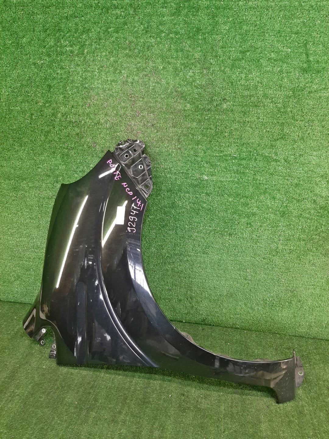Крыло правое переднее TOYOTA PORTE NCP141, NSP140, NSP141, NCP145 92941 1 ракурс