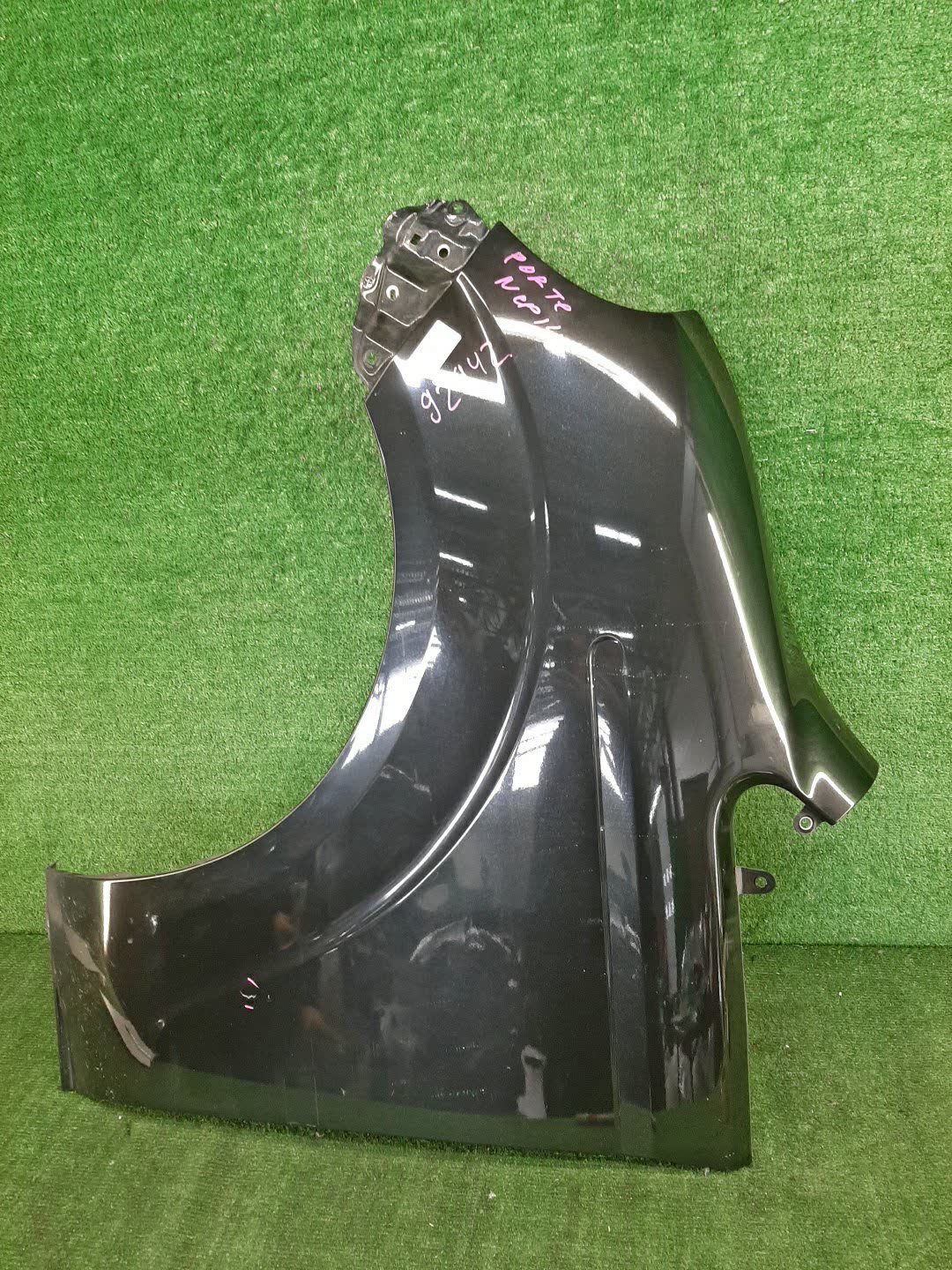 Крыло левое переднее TOYOTA PORTE NCP141, NSP140, NSP141, NCP145 92942 1 ракурс