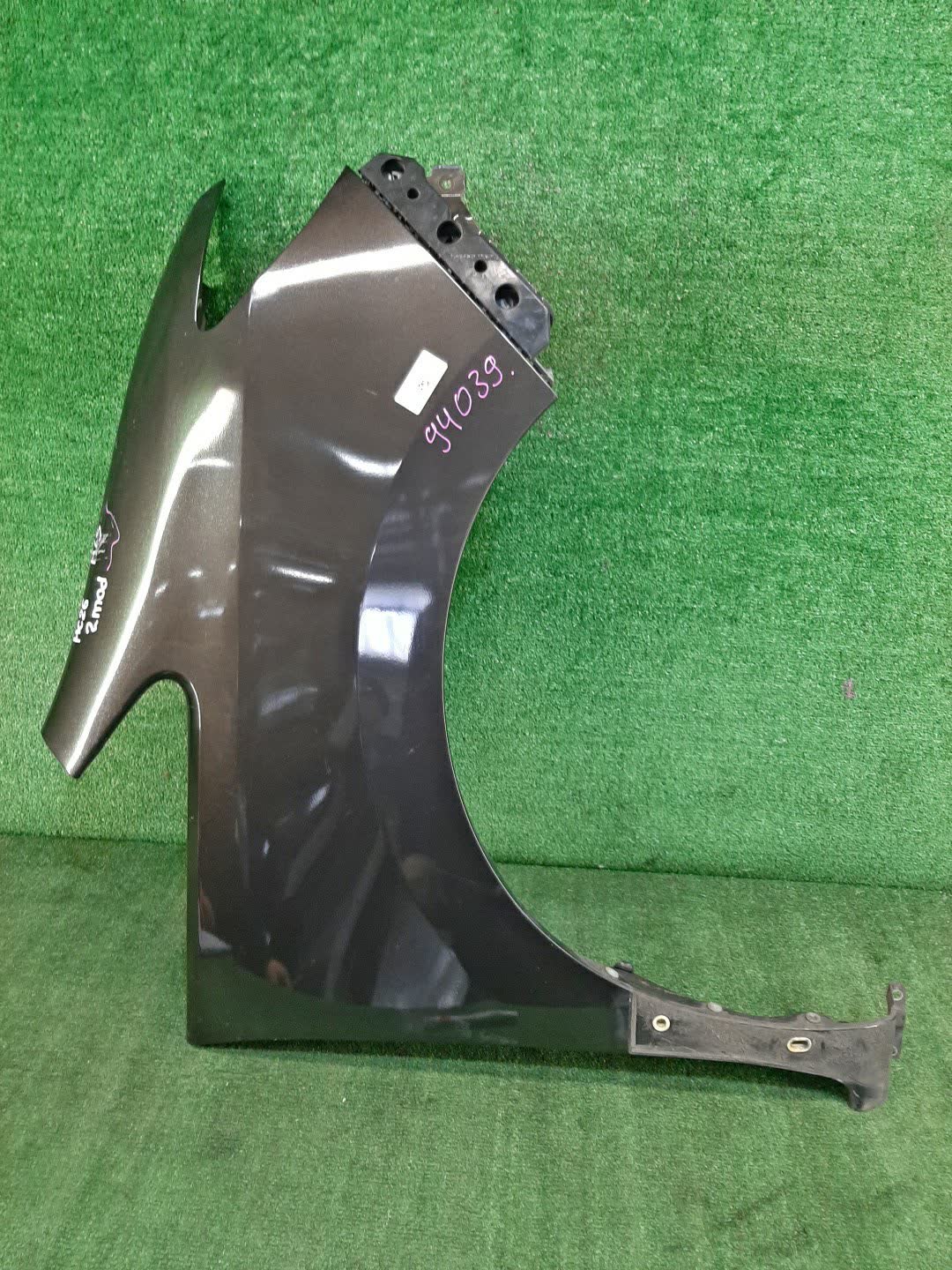 Крыло правое переднее NISSAN SERENA HC26 94039 1 ракурс