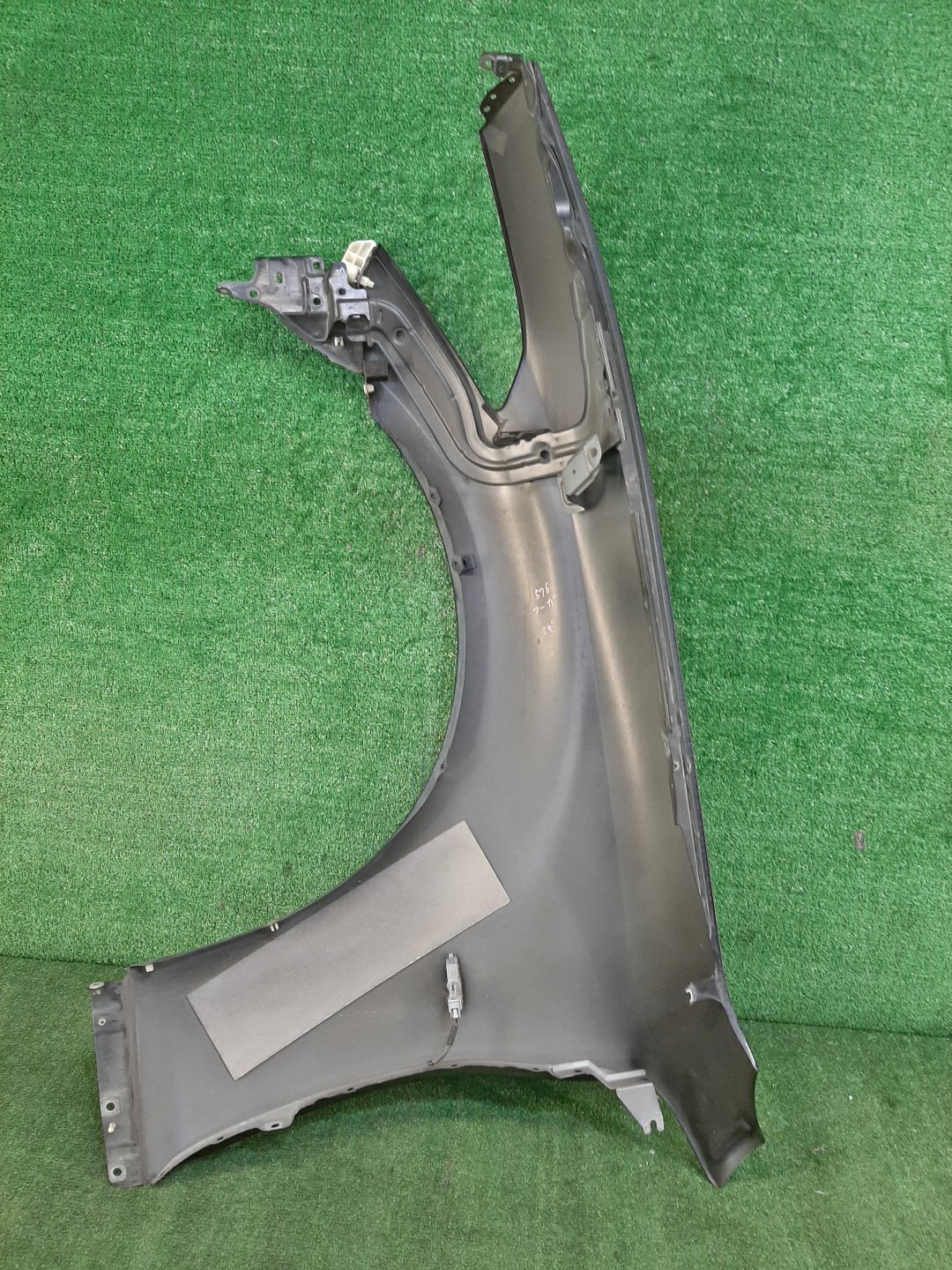 Крыло правое переднее NISSAN FUGA Y51 94129 3 ракурс