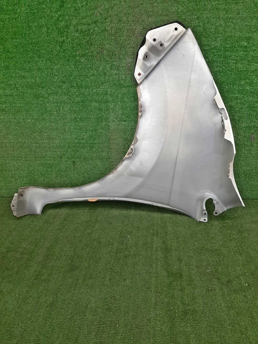 Крыло правое переднее TOYOTA SPADE NCP141, NSP140, NSP141, NCP145 94300 3 ракурс