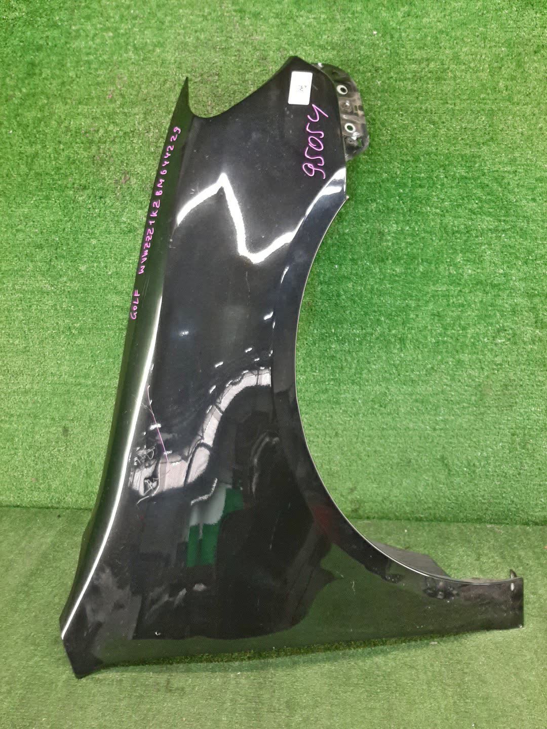 Крыло правое переднее VOLKSWAGEN GOLF 5K1, MK6, AJ5 1K9821022 1 ракурс