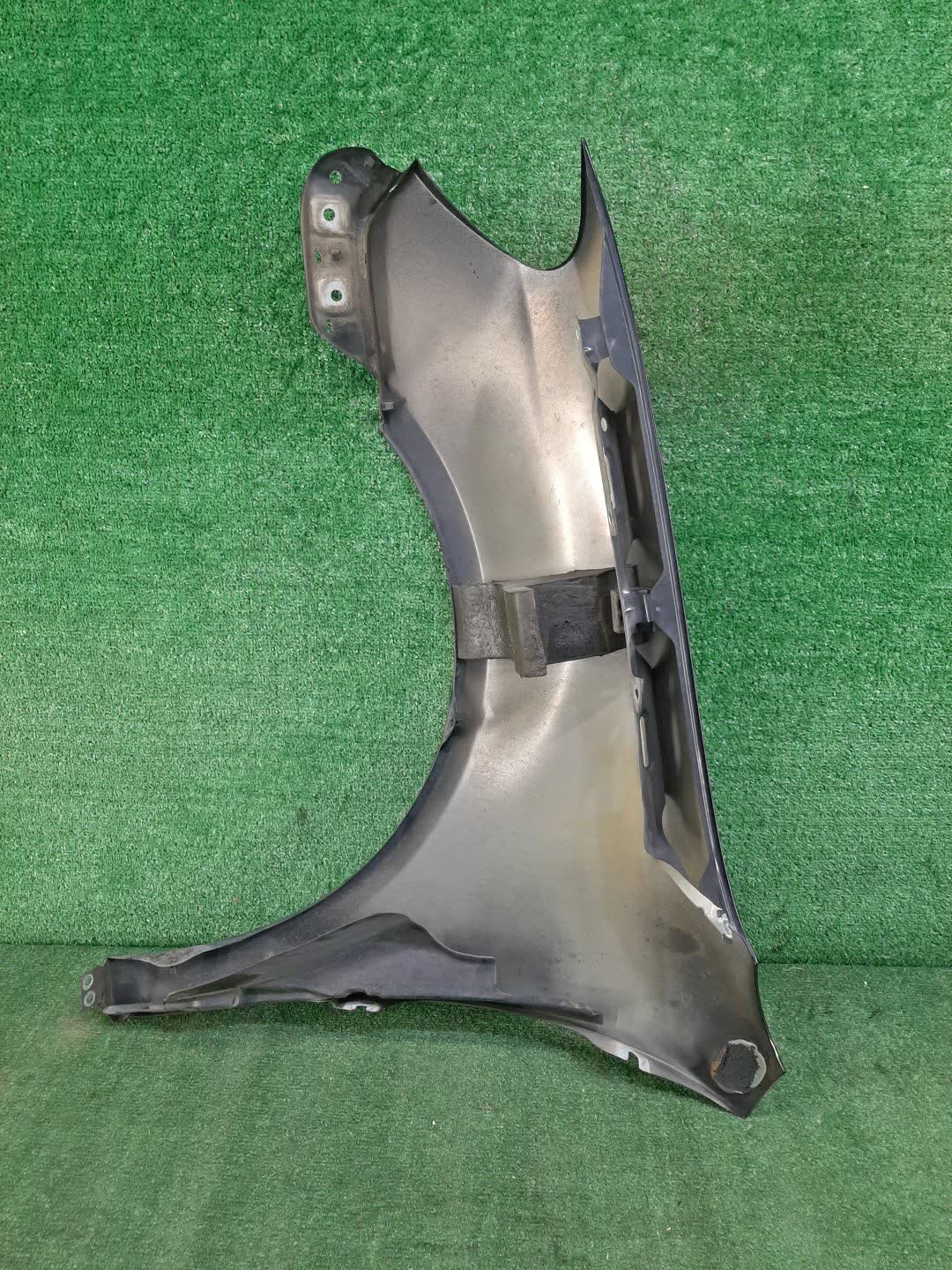 Крыло правое переднее VOLKSWAGEN GOLF 5K1, MK6, AJ5 1K9821022 3 ракурс