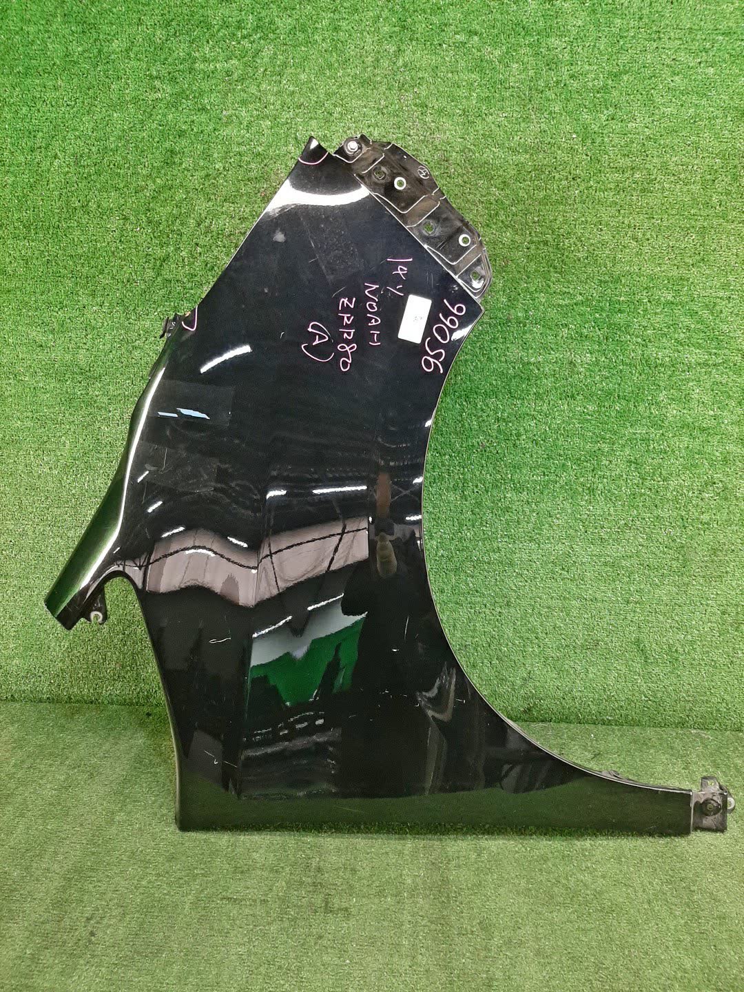 Крыло правое переднее TOYOTA NOAH, ESQUIRE ZWR80G, ZRR85W, ZRR80W, ZWR80W, ZRR80G, ZRR85G 95066 1 ракурс