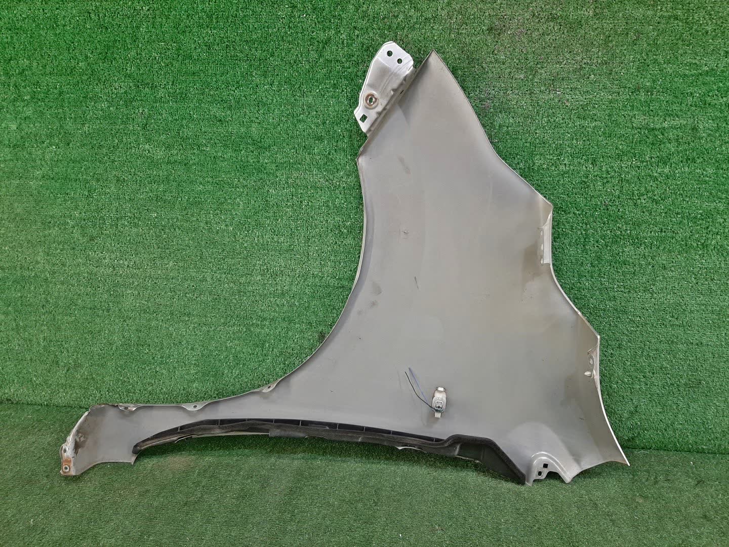 Крыло правое переднее SUZUKI WAGON R MH34S 95081 4 ракурс