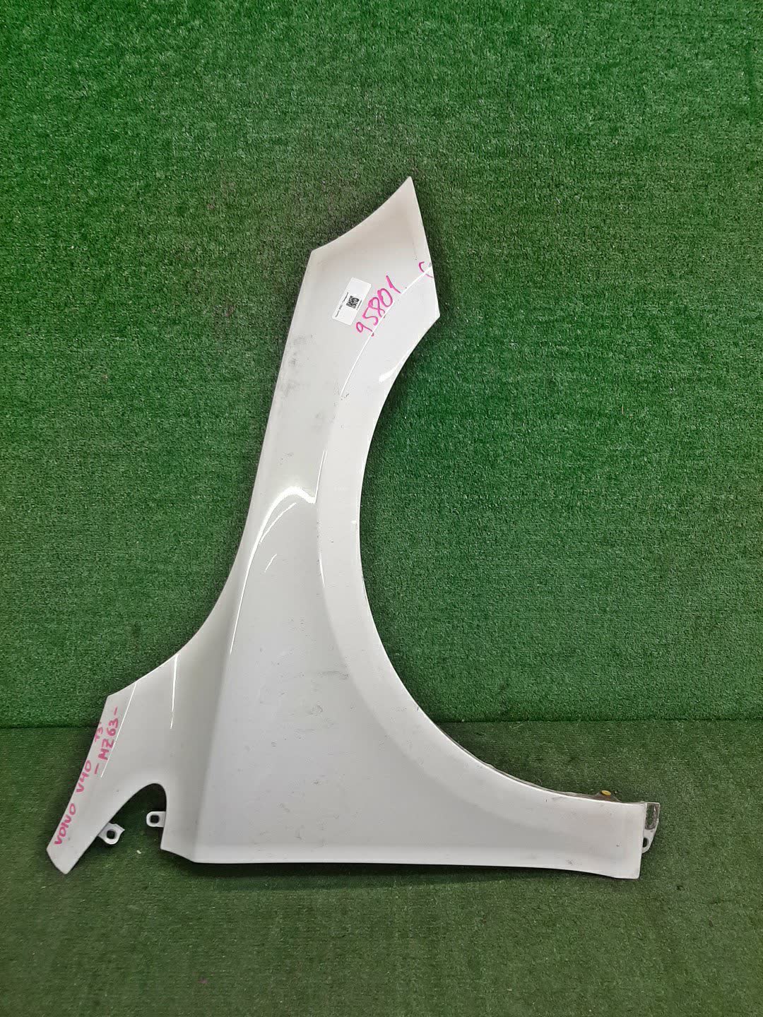 Крыло правое переднее VOLVO V40 MZ63, MV, MV48 95801 1 ракурс