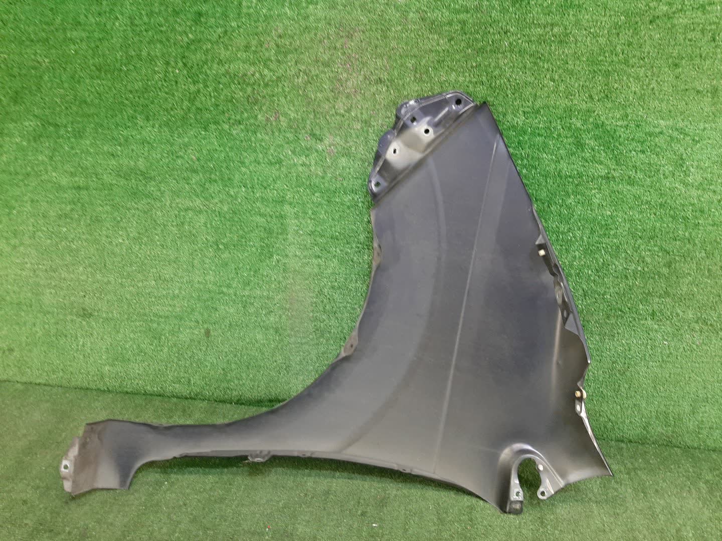 Крыло правое переднее TOYOTA SPADE NCP141, NSP140, NSP141, NCP145 95878 3 ракурс