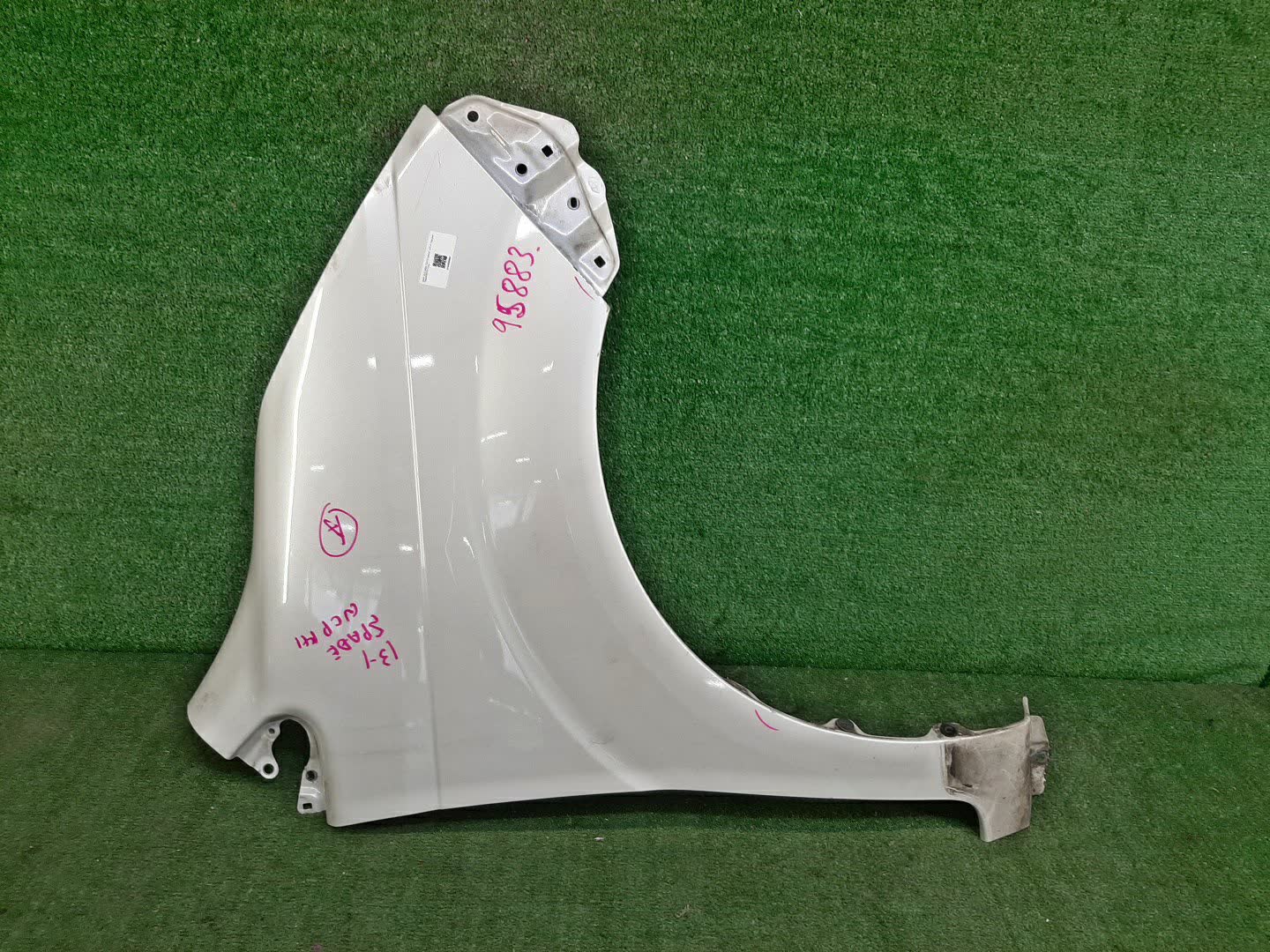 Крыло правое переднее TOYOTA SPADE NCP141, NSP140, NSP141, NCP145 95883 1 ракурс