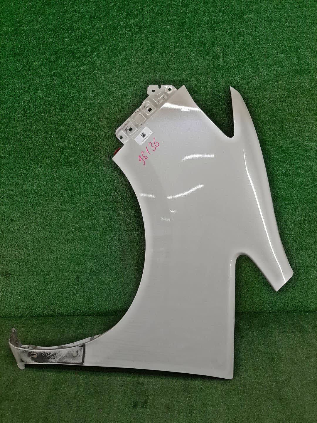Крыло левое переднее NISSAN SERENA C26 96136 1 ракурс