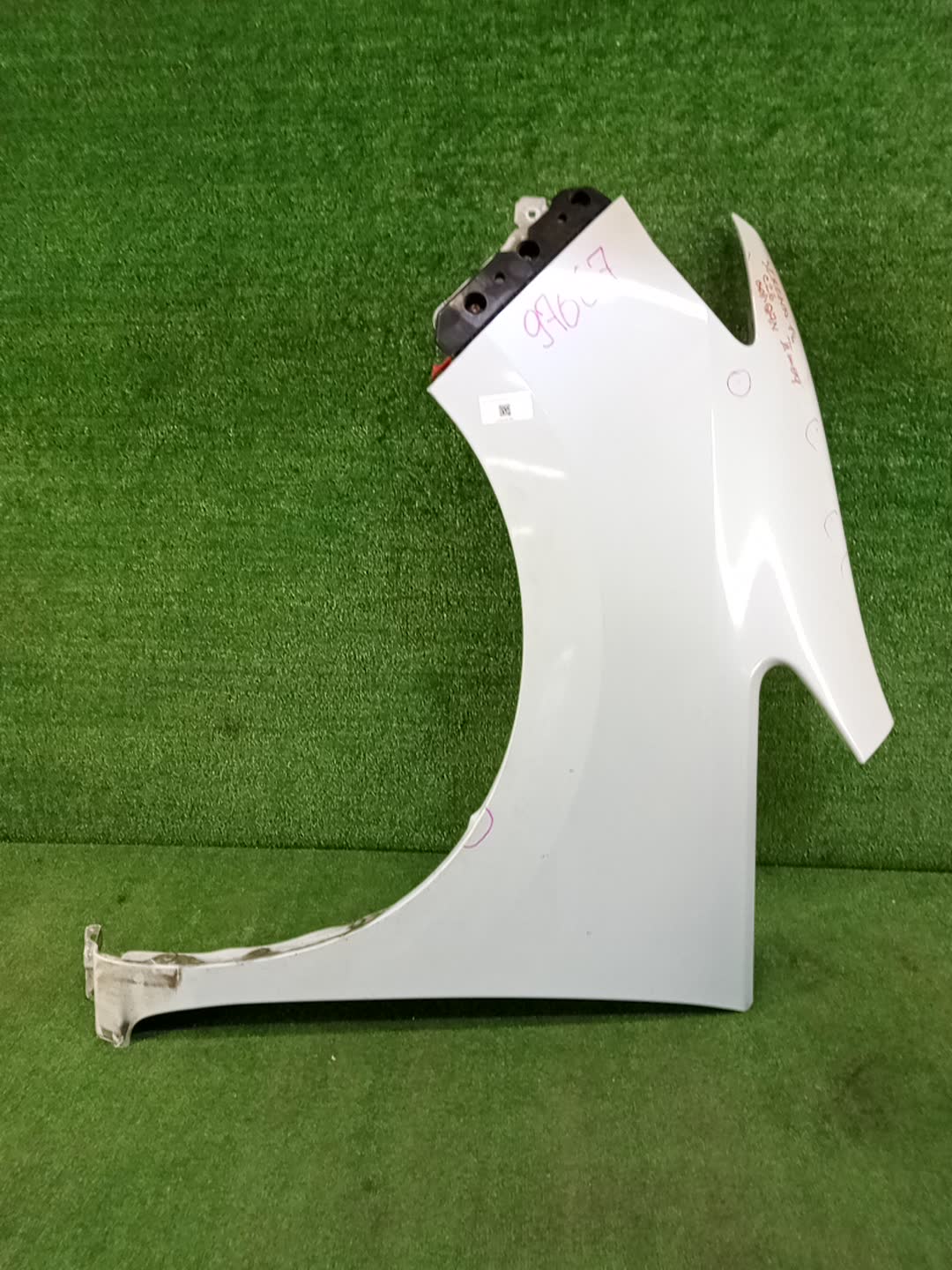 Крыло левое переднее NISSAN SERENA C26 97667 1 ракурс