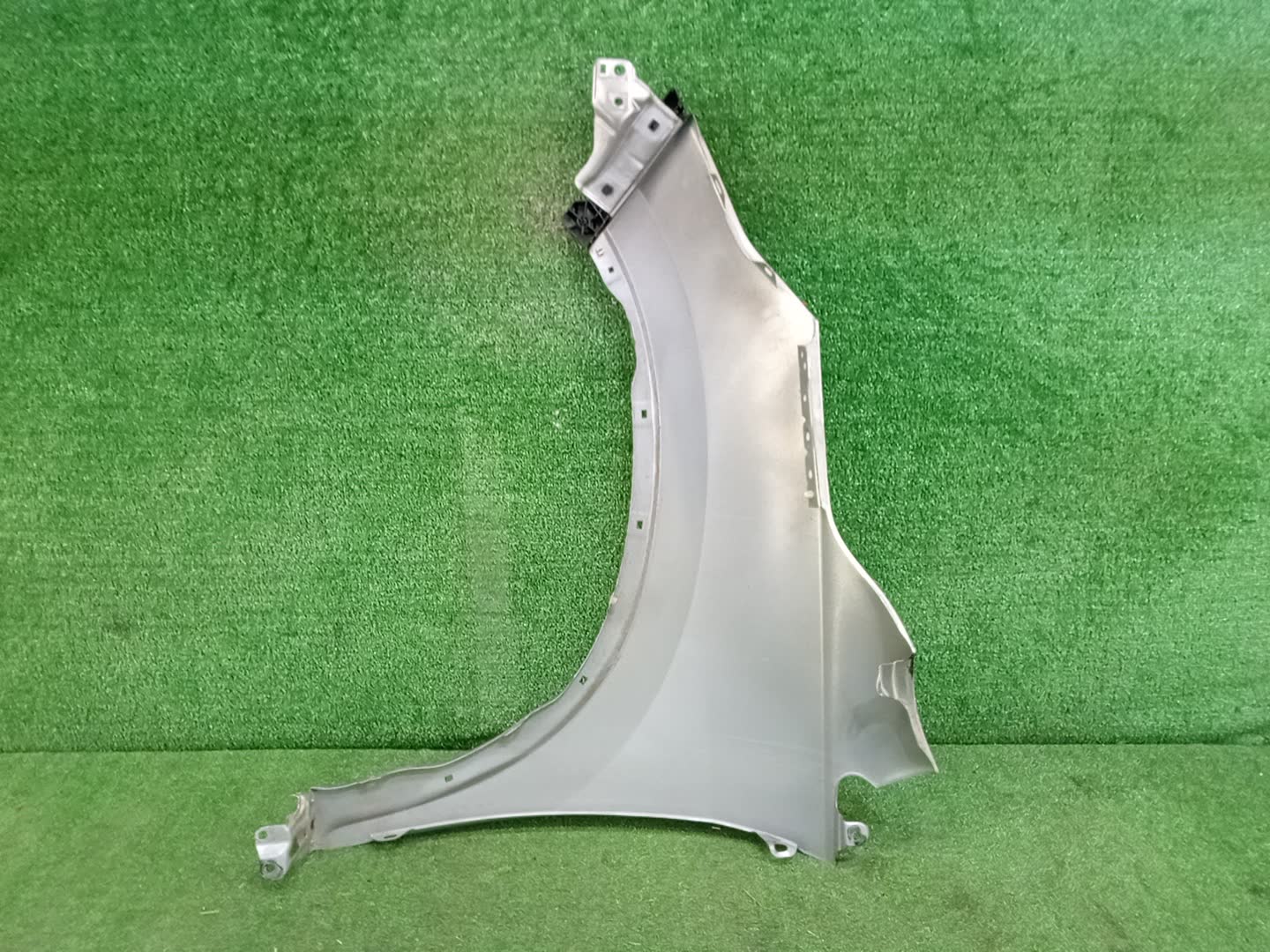 Крыло правое переднее HONDA CR-V RM4 98080 2 ракурс