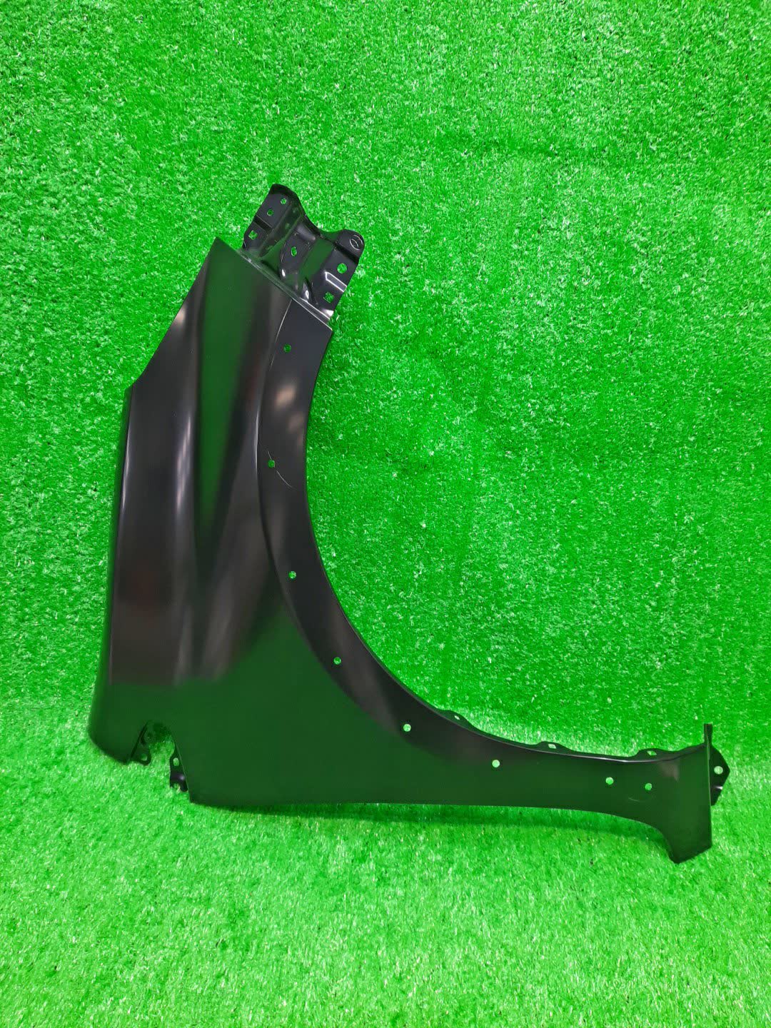 Крыло правое переднее TOYOTA AQUA NHP10 53811-52541 1 ракурс
