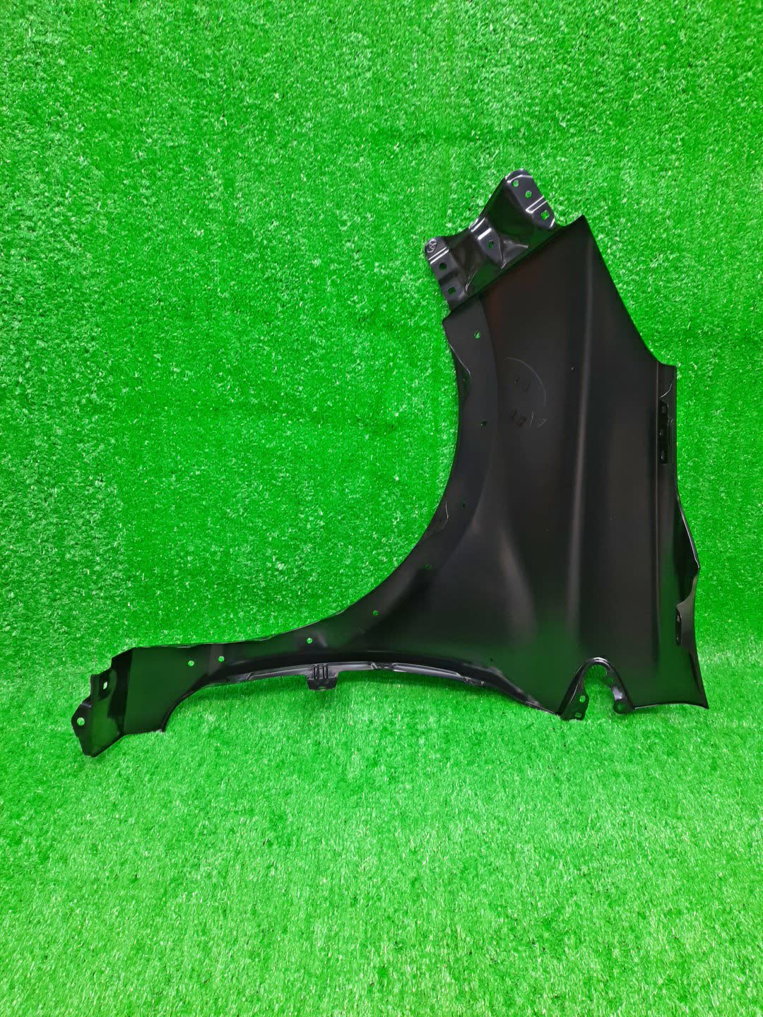 Крыло правое переднее TOYOTA AQUA NHP10 53811-52541 2 ракурс