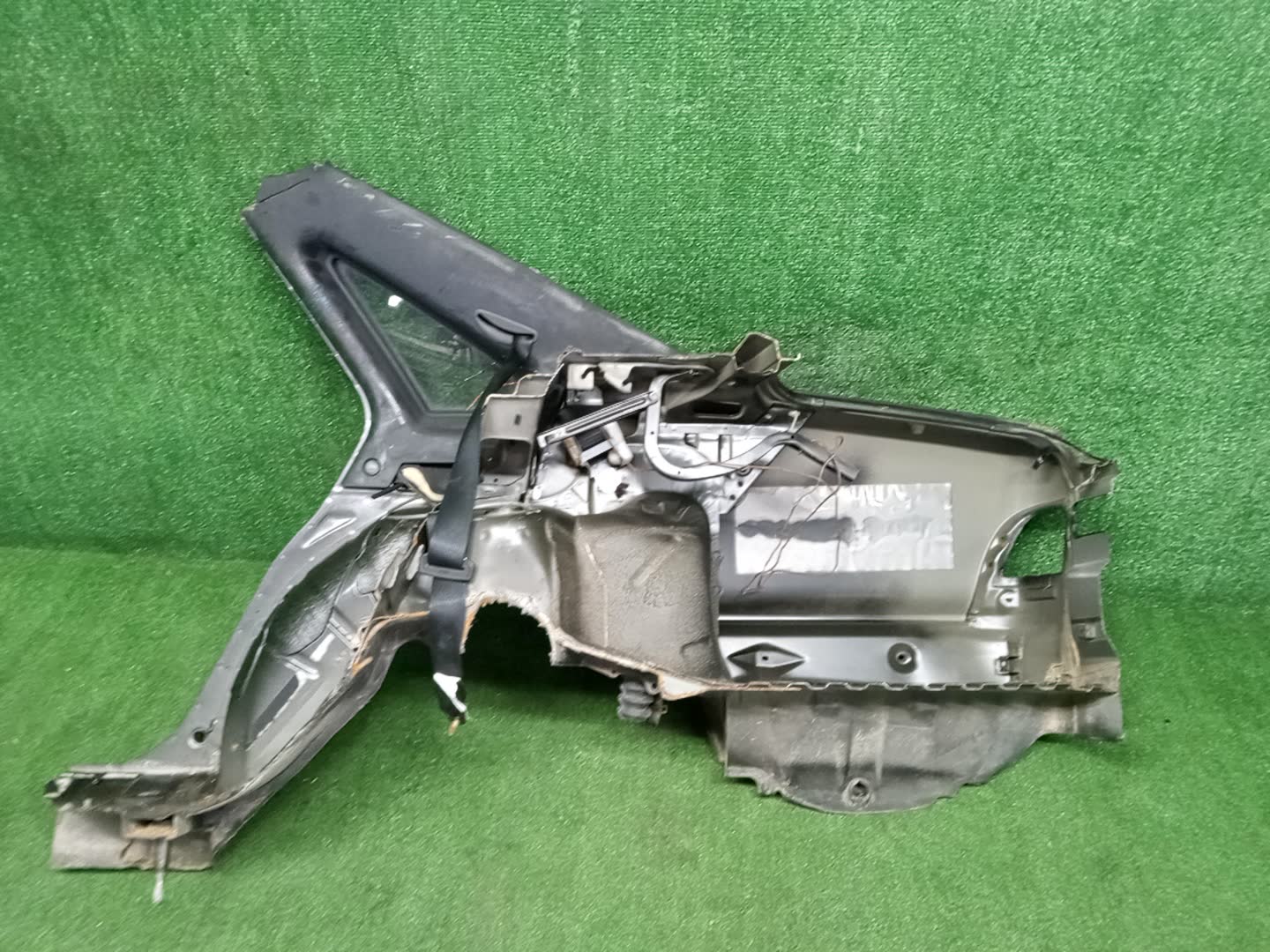 Крыло правое заднее NISSAN CEFIRO A31 98220 2 ракурс