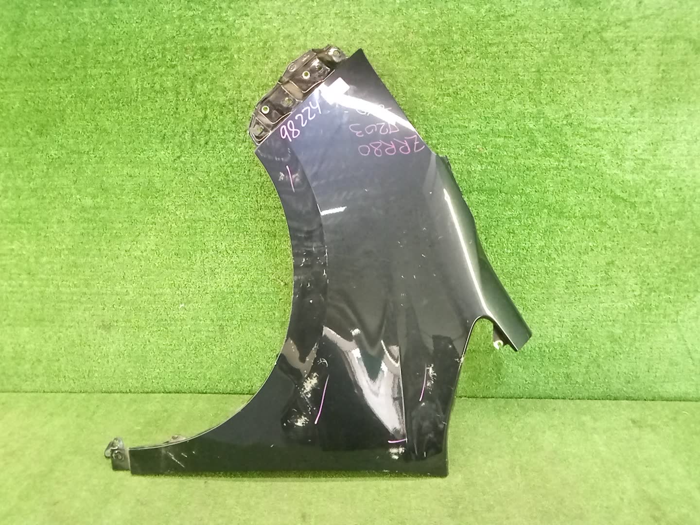 Крыло левое переднее TOYOTA NOAH, ESQUIRE ZWR80G, ZRR85W, ZRR80W, ZWR80W, ZRR80G, ZRR85G 98224 1 ракурс