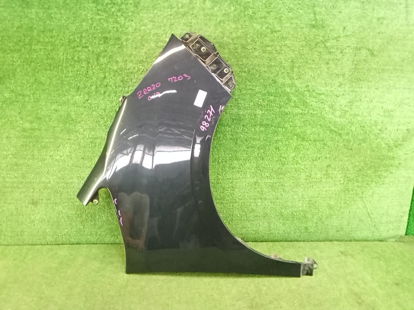 Крыло правое переднее TOYOTA NOAH, ESQUIRE ZWR80G, ZRR85W, ZRR80W, ZWR80W, ZRR80G, ZRR85G 98271 1 ракурс