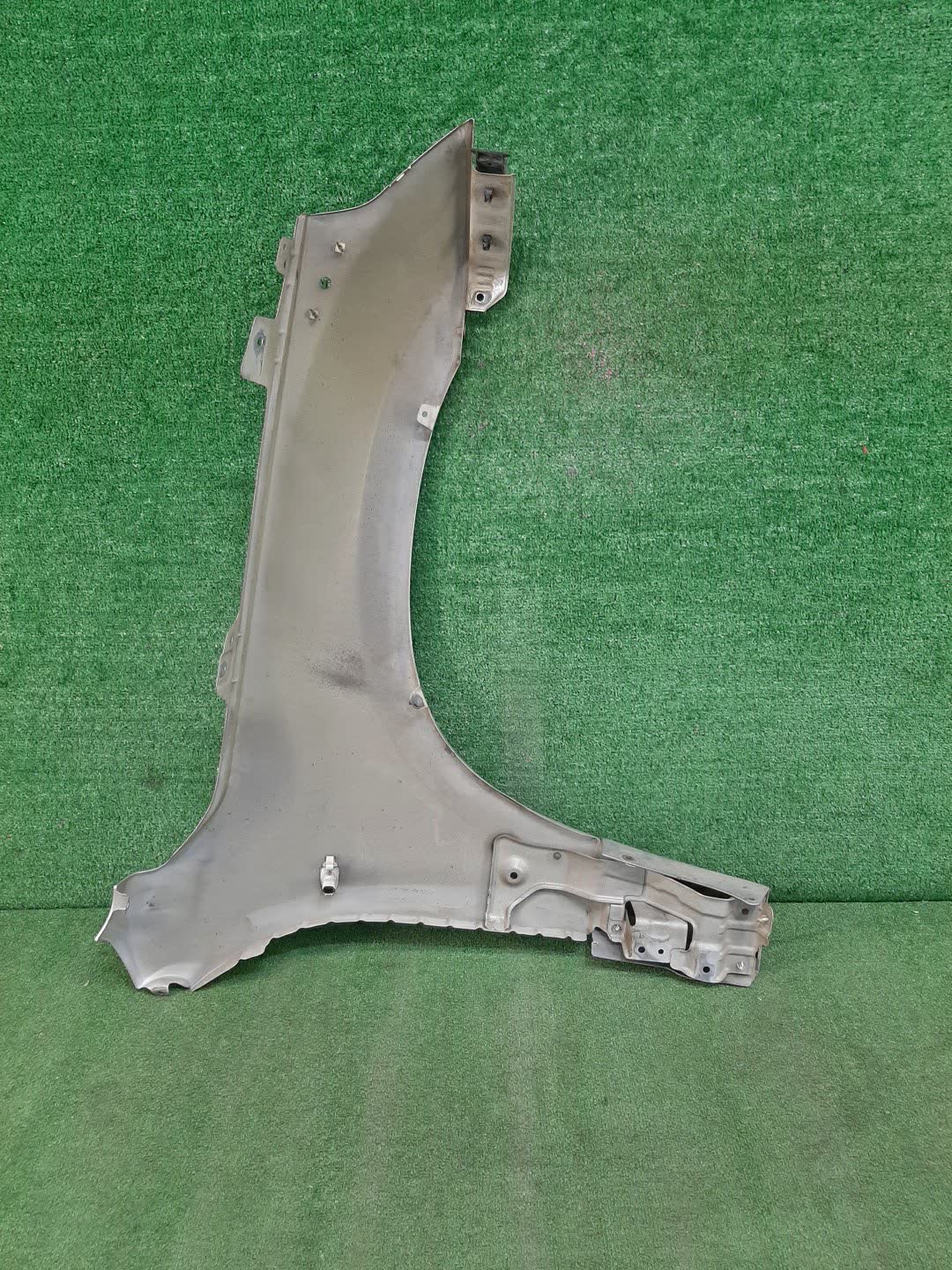 Крыло левое переднее SUZUKI ESCUDO TA74W, TD94W, TD54W 98466 3 ракурс