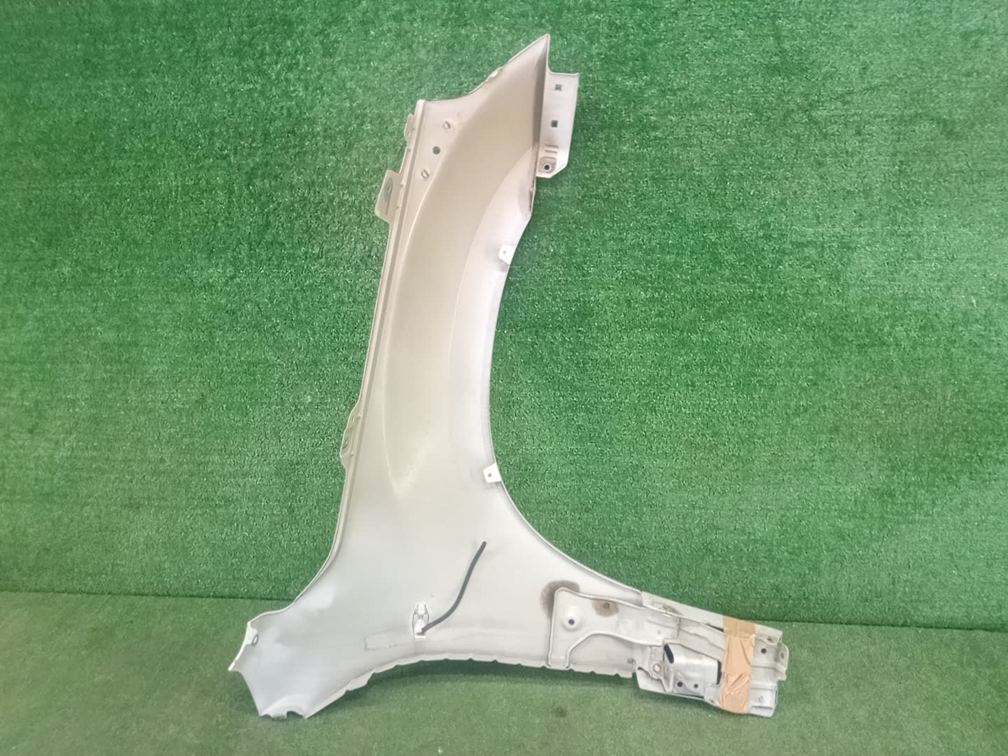 Крыло левое переднее SUZUKI ESCUDO TA74W, TD94W, TD54W 99189 3 ракурс