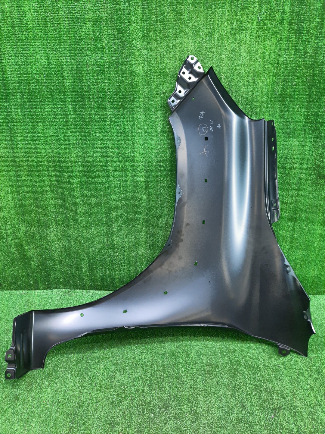 Крыло правое переднее TOYOTA HILUX GUN125 53811-YP010 2 ракурс