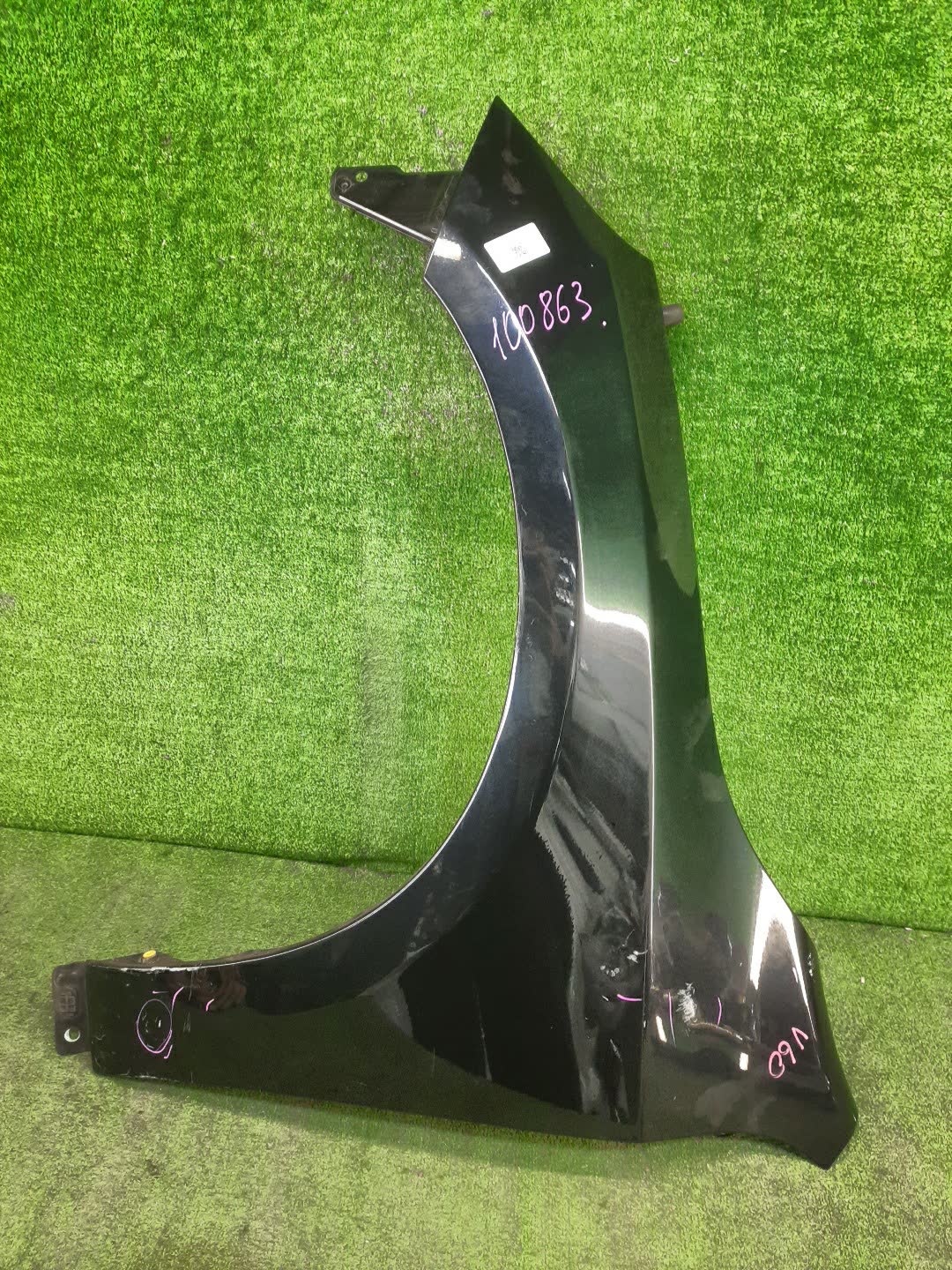 Крыло левое переднее VOLVO V60, S60 FW45, FW47, FW, FW52, FW48, FW90, FS44, FS47, FS40, FS45, FS70, FS, Y20, FS48, FS84, FS90 100863 1 ракурс Крыло левое переднее VOLVO V60, S60 FW45, FW47, FW, FW52, FW48, FW90, FS44, FS47, FS40, FS45, FS70, FS, Y20, FS48, FS84, FS90 100863 1 ракурс