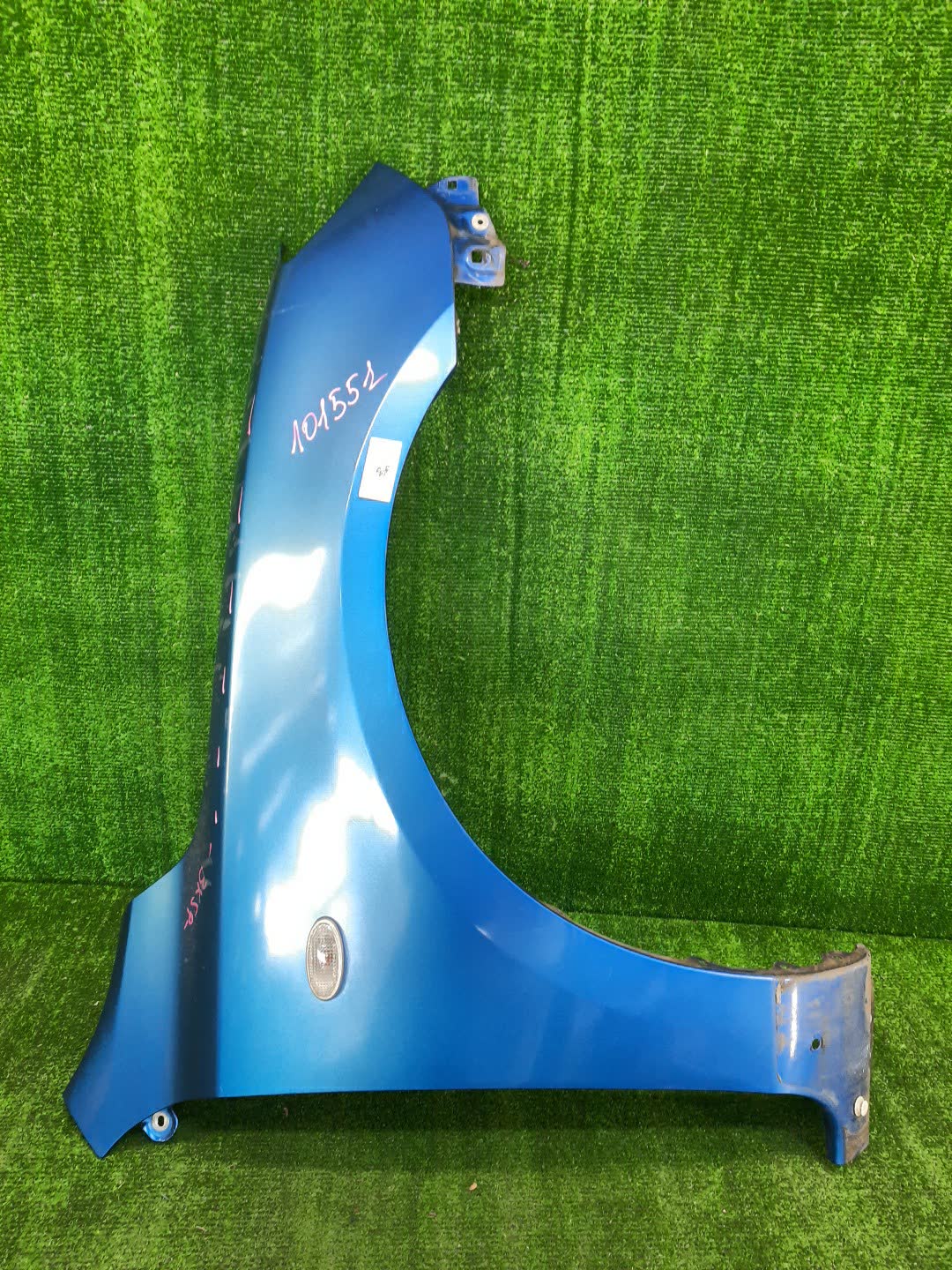 Крыло правое переднее MAZDA AXELA, MAZDA 3, 3 BK5P, BK3P, BKEP, BK WAGON 1 ракурс