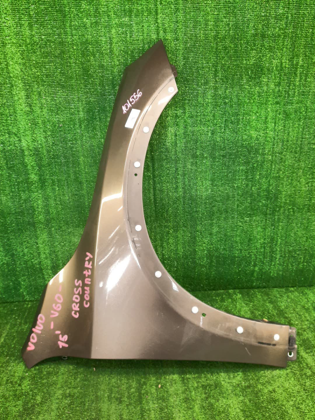 Крыло правое переднее VOLVO V60, S60 FW45, FW47, FW, FW52, FW48, FW90, FS44, FS47, FS40, FS45, FS70, FS, Y20, FS48, FS84, FS90 101556 1 ракурс Крыло правое переднее VOLVO V60, S60 FW45, FW47, FW, FW52, FW48, FW90, FS44, FS47, FS40, FS45, FS70, FS, Y20, FS48, FS84, FS90 101556 1 ракурс