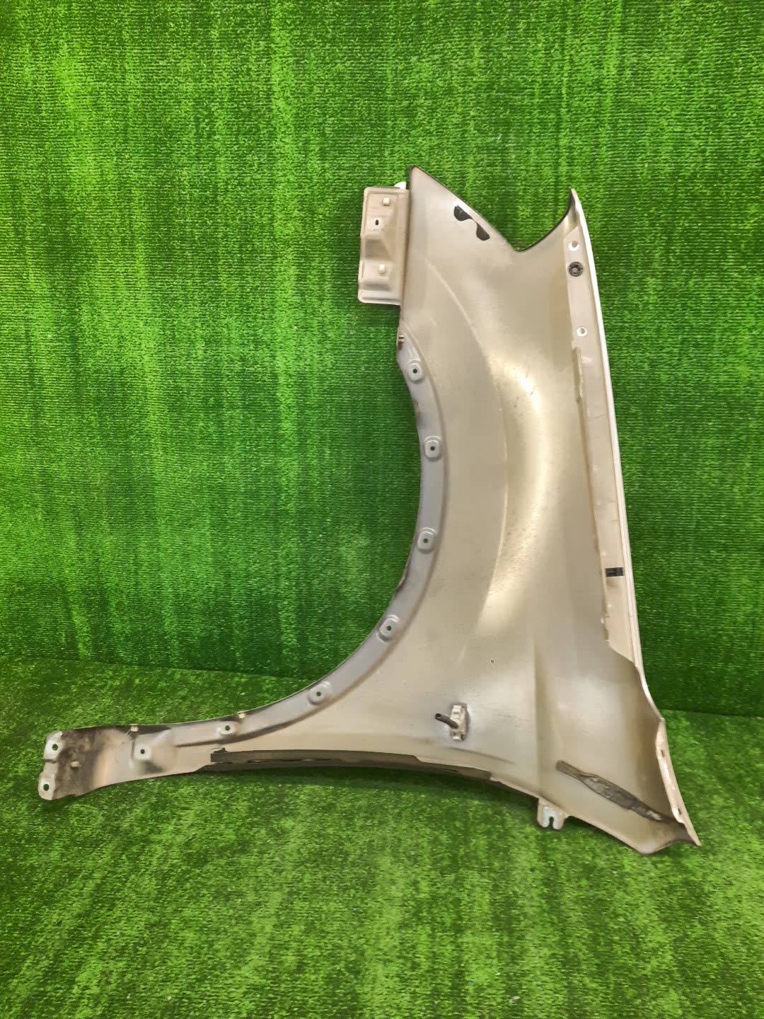 Крыло правое переднее NISSAN DUALIS J10, KNJ10, KJ10, NJ10 101683 4 ракурс