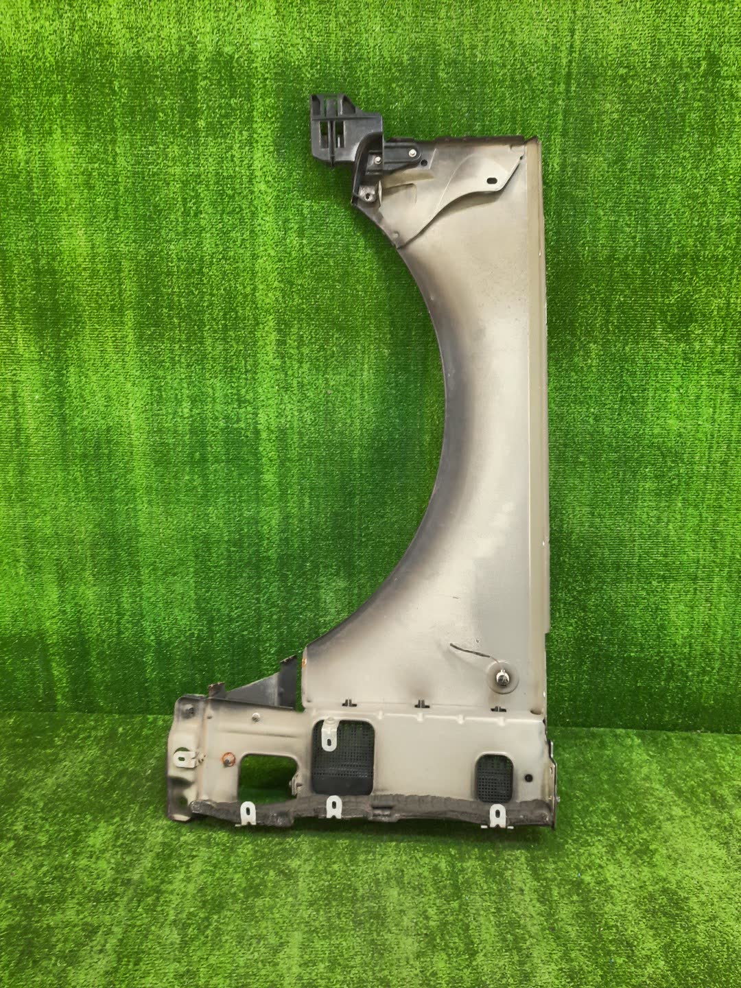Крыло правое переднее LAND ROVER RANGE ROVER 101886 2 ракурс