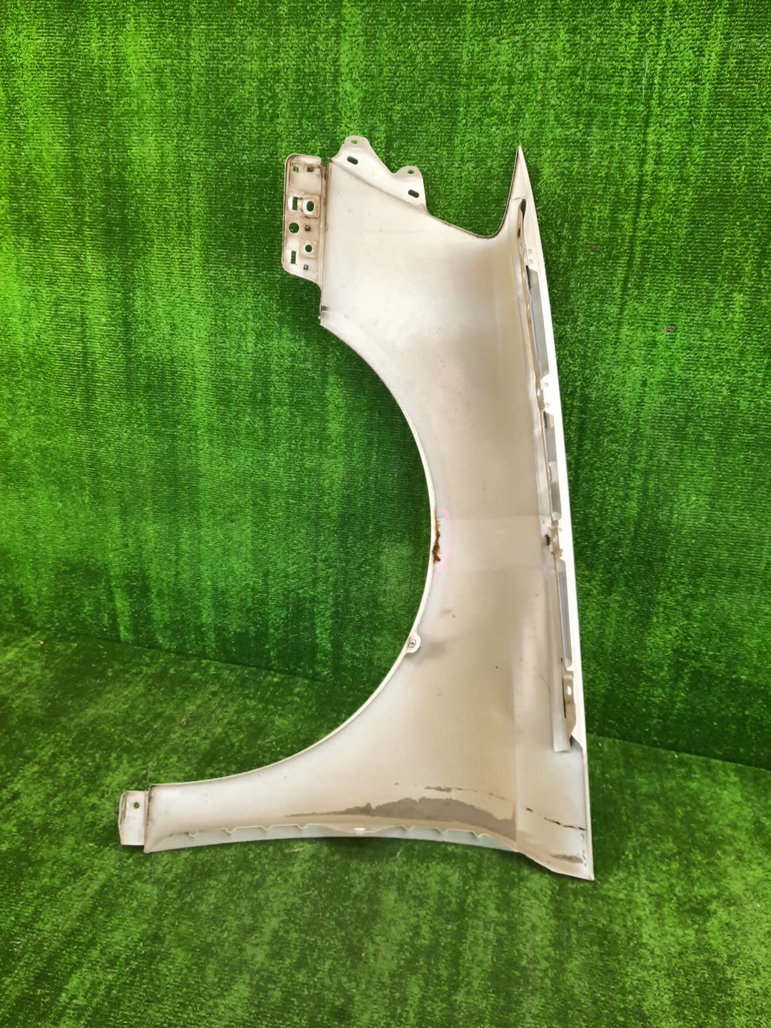 Крыло правое переднее VOLKSWAGEN PASSAT 3C2 101979 3 ракурс