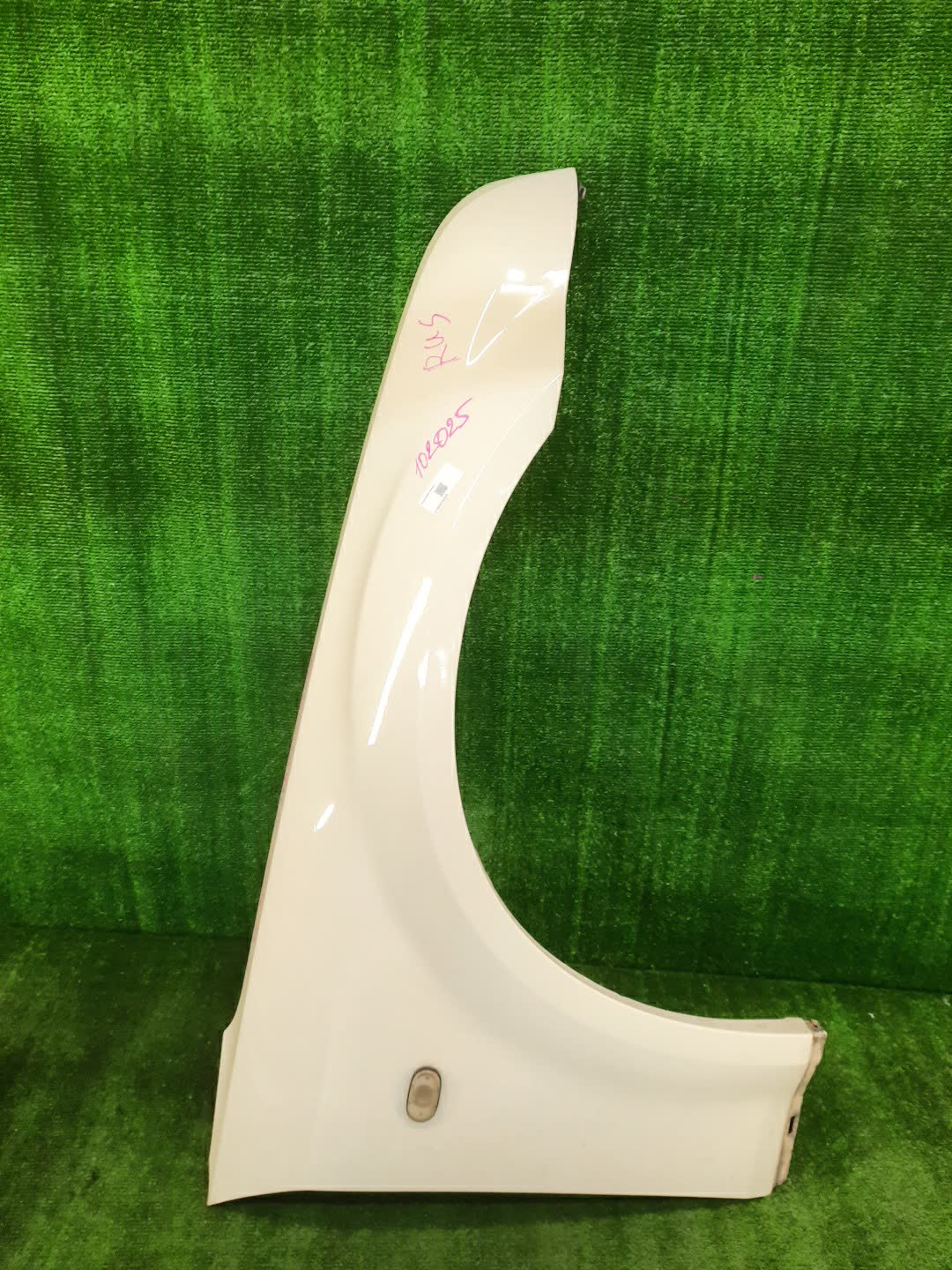 Крыло правое переднее CHRYSLER 300C LX 102025 1 ракурс