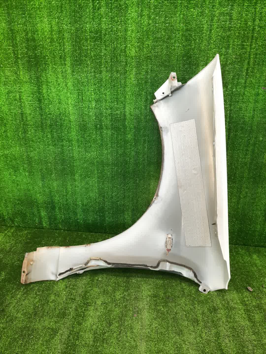 Крыло правое переднее NISSAN WINGROAD Y11, WFY11, WHNY11, WRY11, WPY11, WHY11 102400 2 ракурс