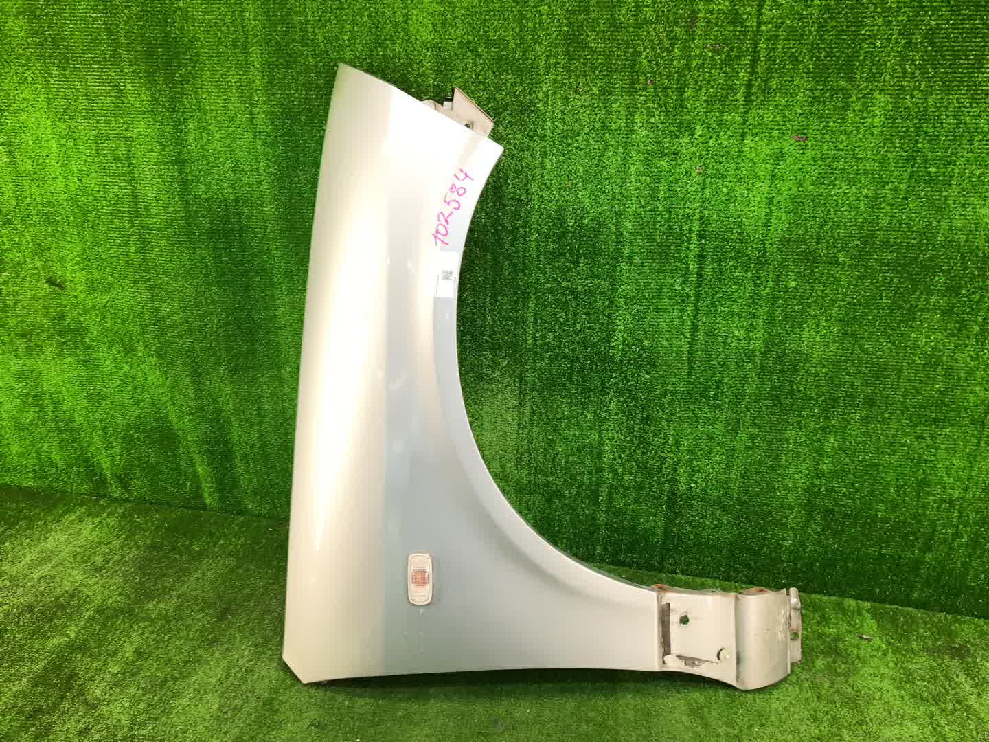 Крыло правое переднее NISSAN WINGROAD Y11, WFY11, WHNY11, WRY11, WPY11, WHY11 102584 1 ракурс Крыло правое переднее NISSAN WINGROAD Y11, WFY11, WHNY11, WRY11, WPY11, WHY11 102584 1 ракурс