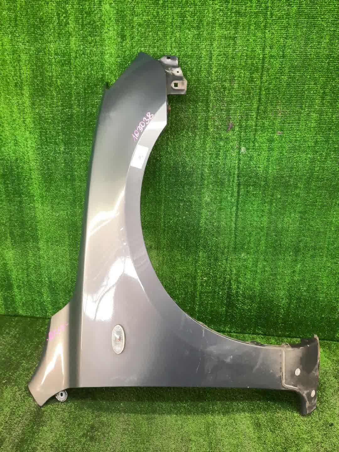 Крыло правое переднее MAZDA AXELA, MAZDA 3, 3 BK5P, BK3P, BKEP, BK WAGON 1 ракурс