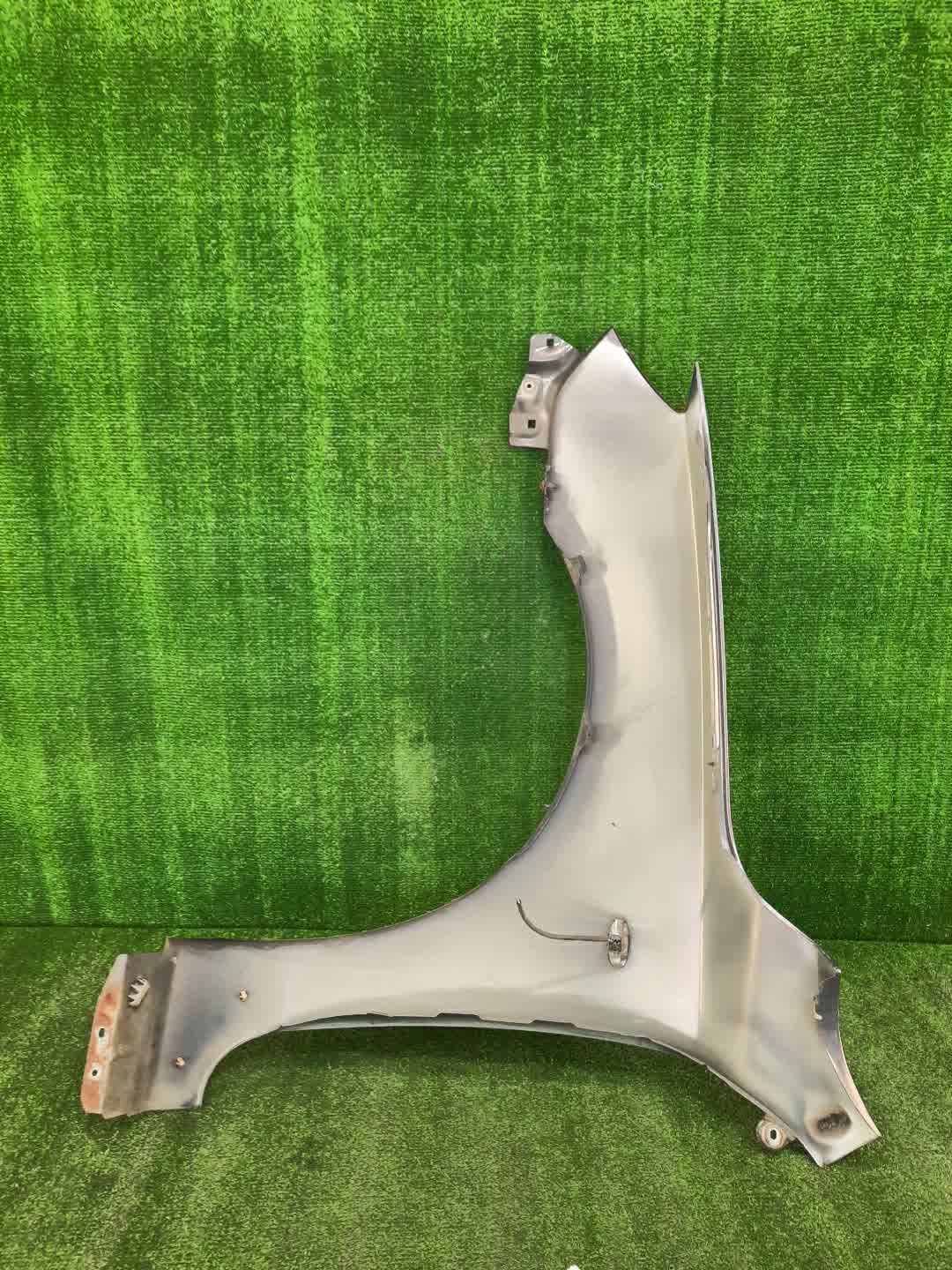 Крыло правое переднее MAZDA AXELA, MAZDA 3, 3 BK5P, BK3P, BKEP, BK WAGON 4 ракурс