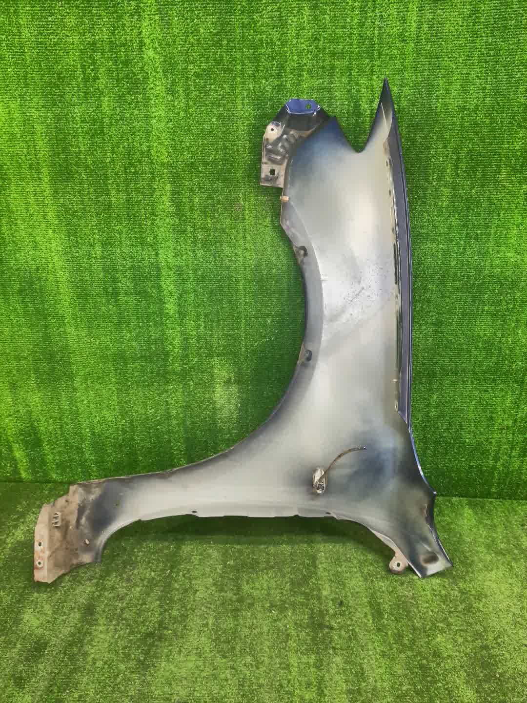 Крыло правое переднее MAZDA AXELA, MAZDA 3, 3 BK5P, BK3P, BKEP, BK SEDAN 4 ракурс