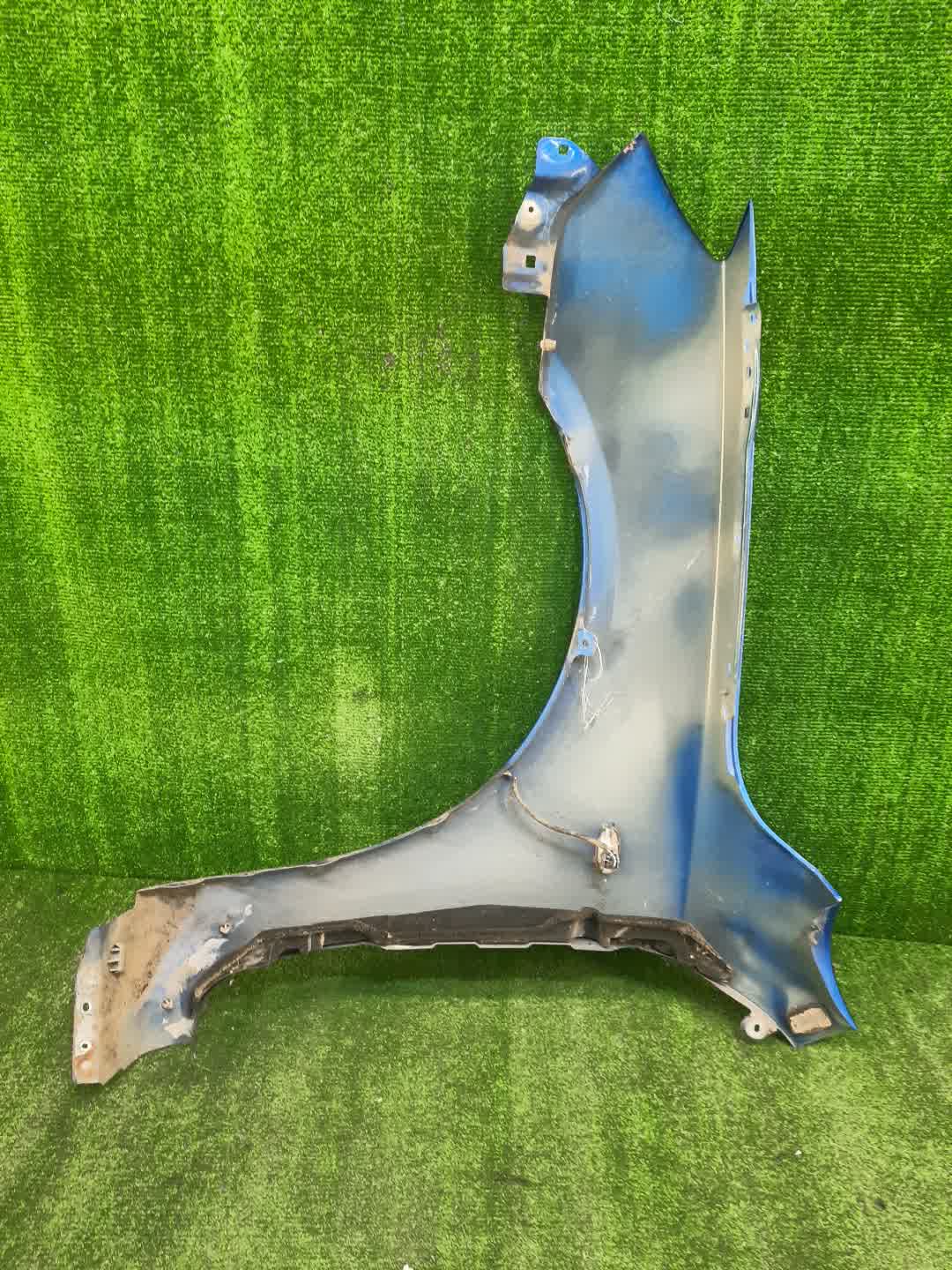 Крыло правое переднее MAZDA AXELA, MAZDA 3, 3 BK5P, BK3P, BKEP, BK WAGON 4 ракурс