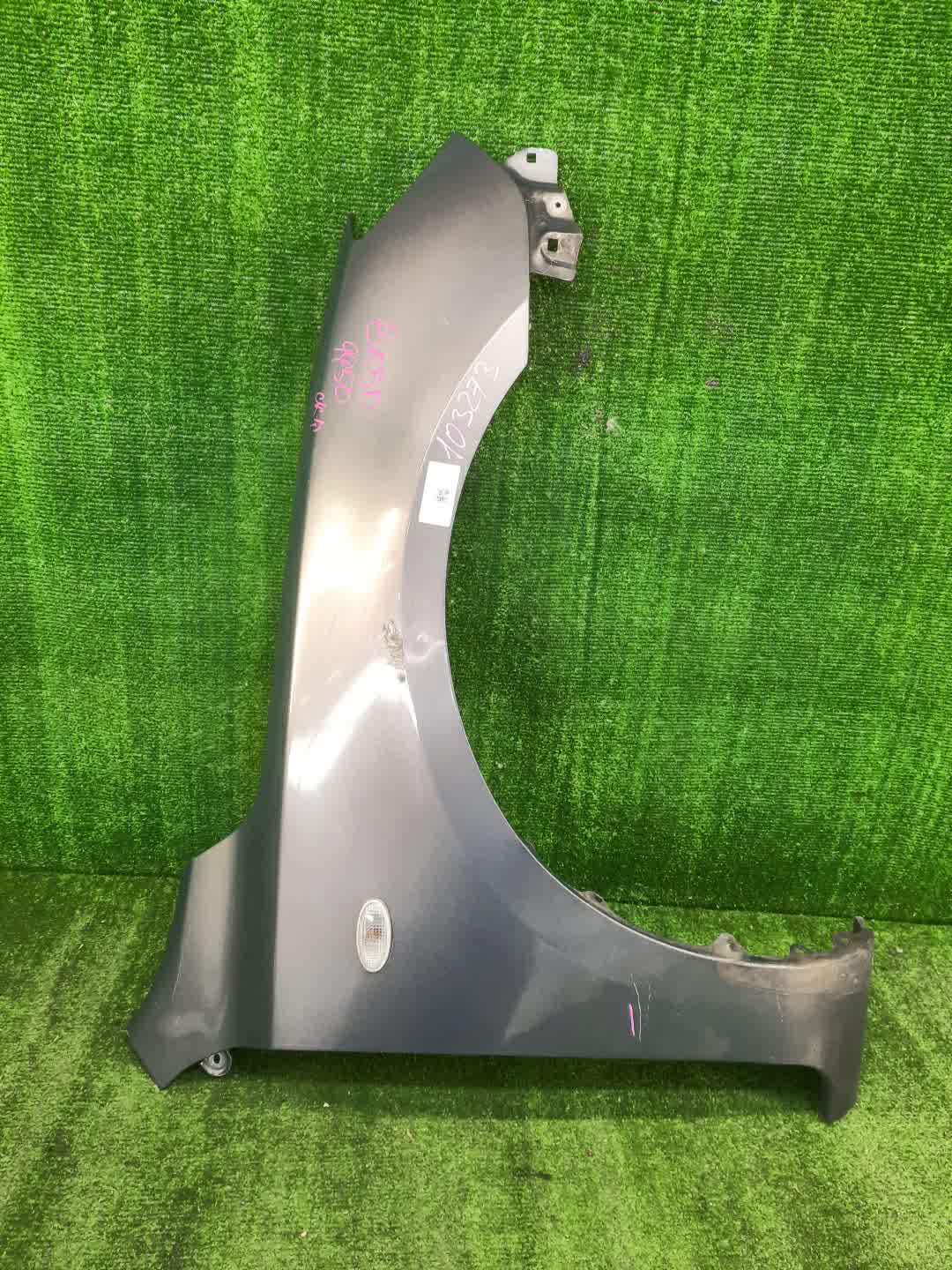 Крыло правое переднее MAZDA AXELA, MAZDA 3, 3 BK5P, BK3P, BKEP, BK WAGON 1 ракурс